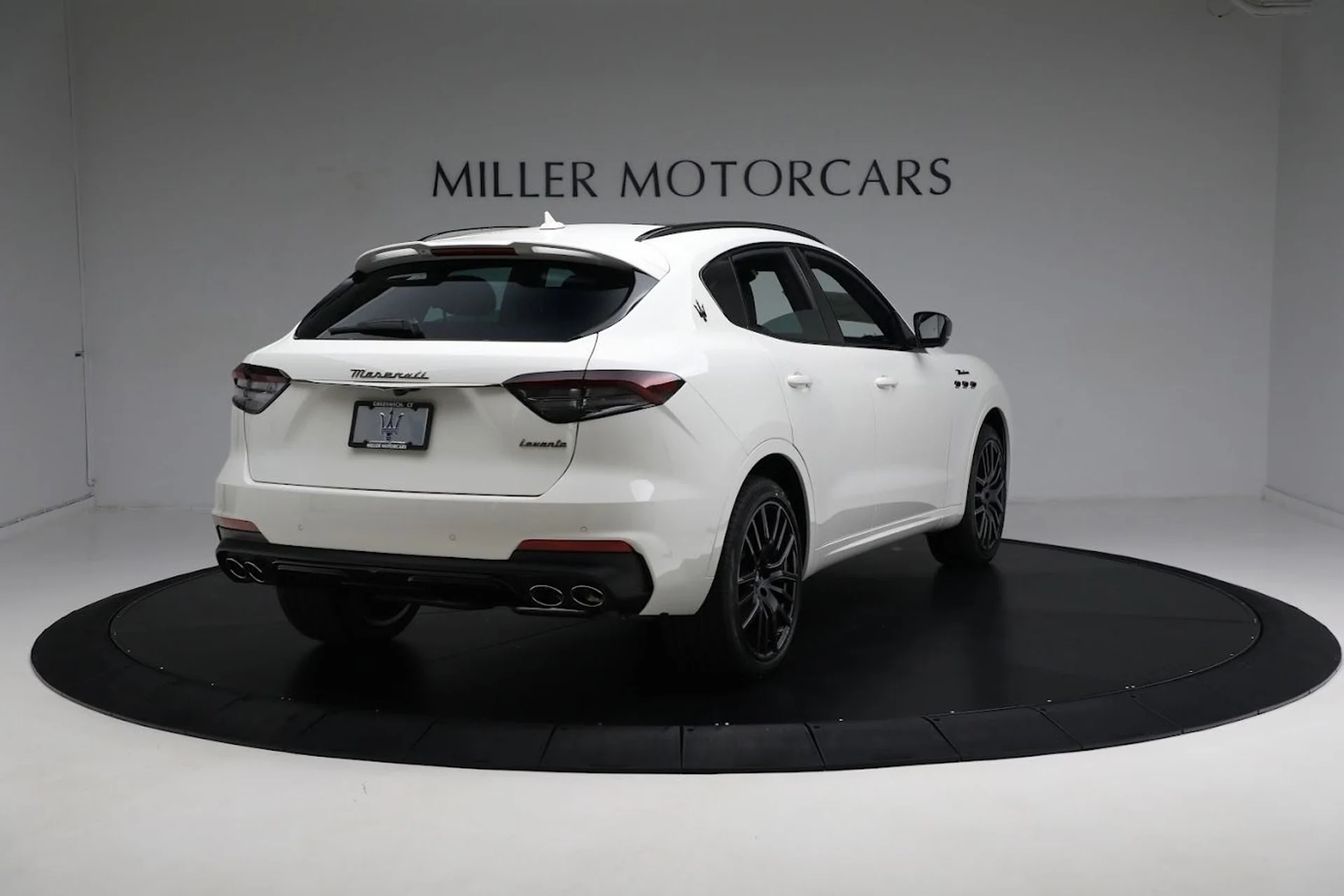 mph014_41573603_New_2024_Maserati_Levante_Modena_Ultima_1048953a19