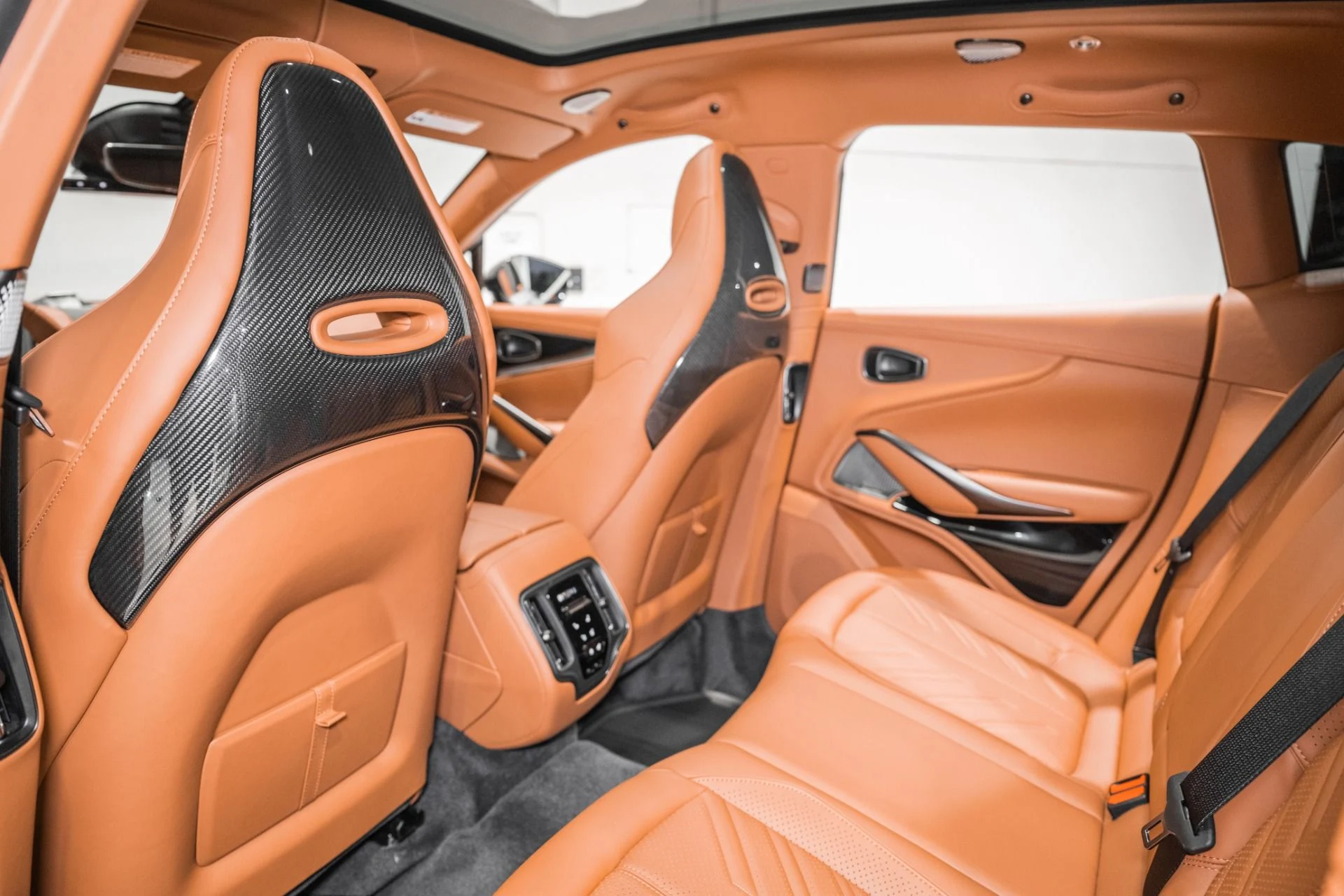 mph014_4159953289_New_2026_Aston_Martin_DBX_S_1780937216_2c1f37bd84