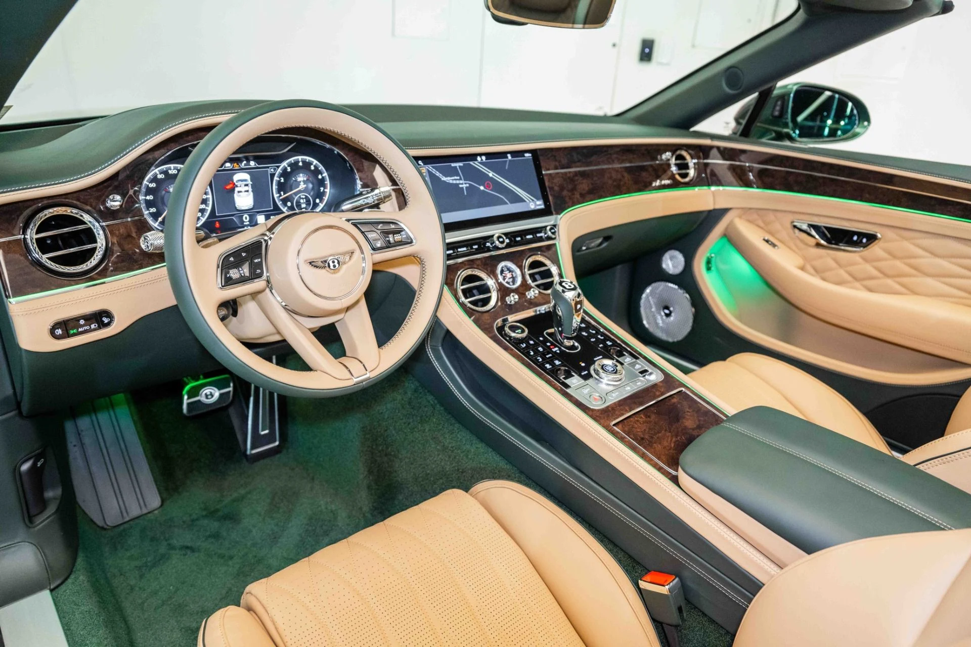 mph014_4160872123_Used_2024_Bentley_CONTINENTAL_GTC_Azure_V8_1705167149_d59eb967b4