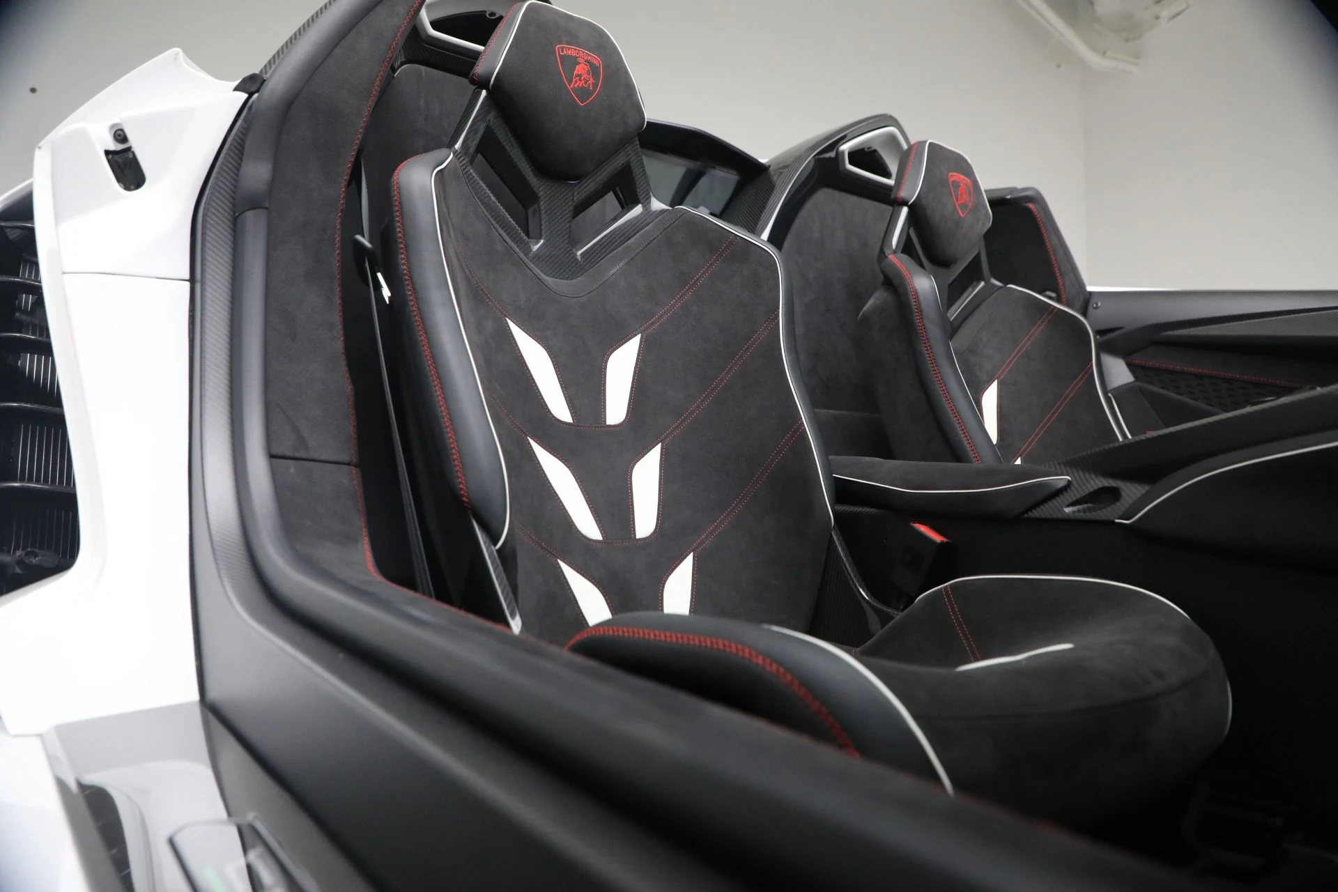 mph014_4161099969_Used_2017_Lamborghini_Centenario_Roadster_1778176880_8c1cf0ef86