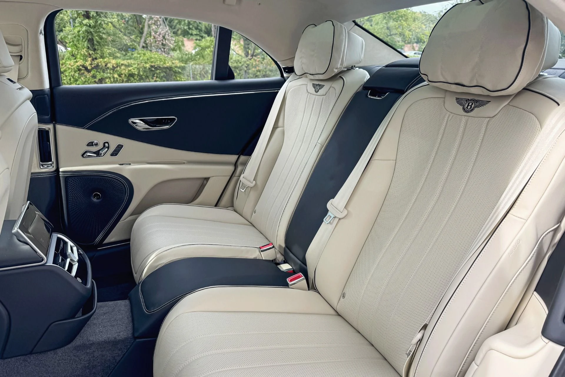 mph014_4167980456_New_2026_Bentley_Flying_Spur_1758111119_b330a6097a