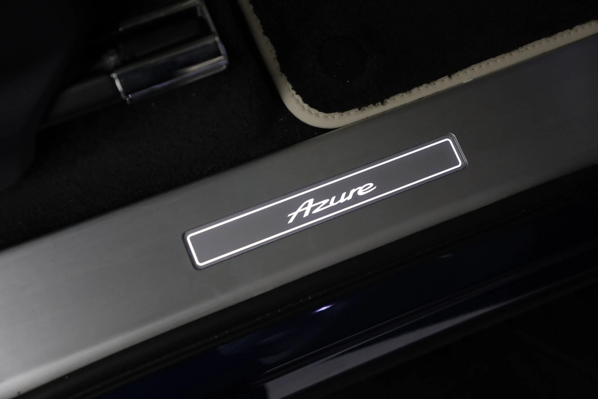 mph014_4168063743_Used_2024_Bentley_Bentayga_Azure_V8_eeea28c21a