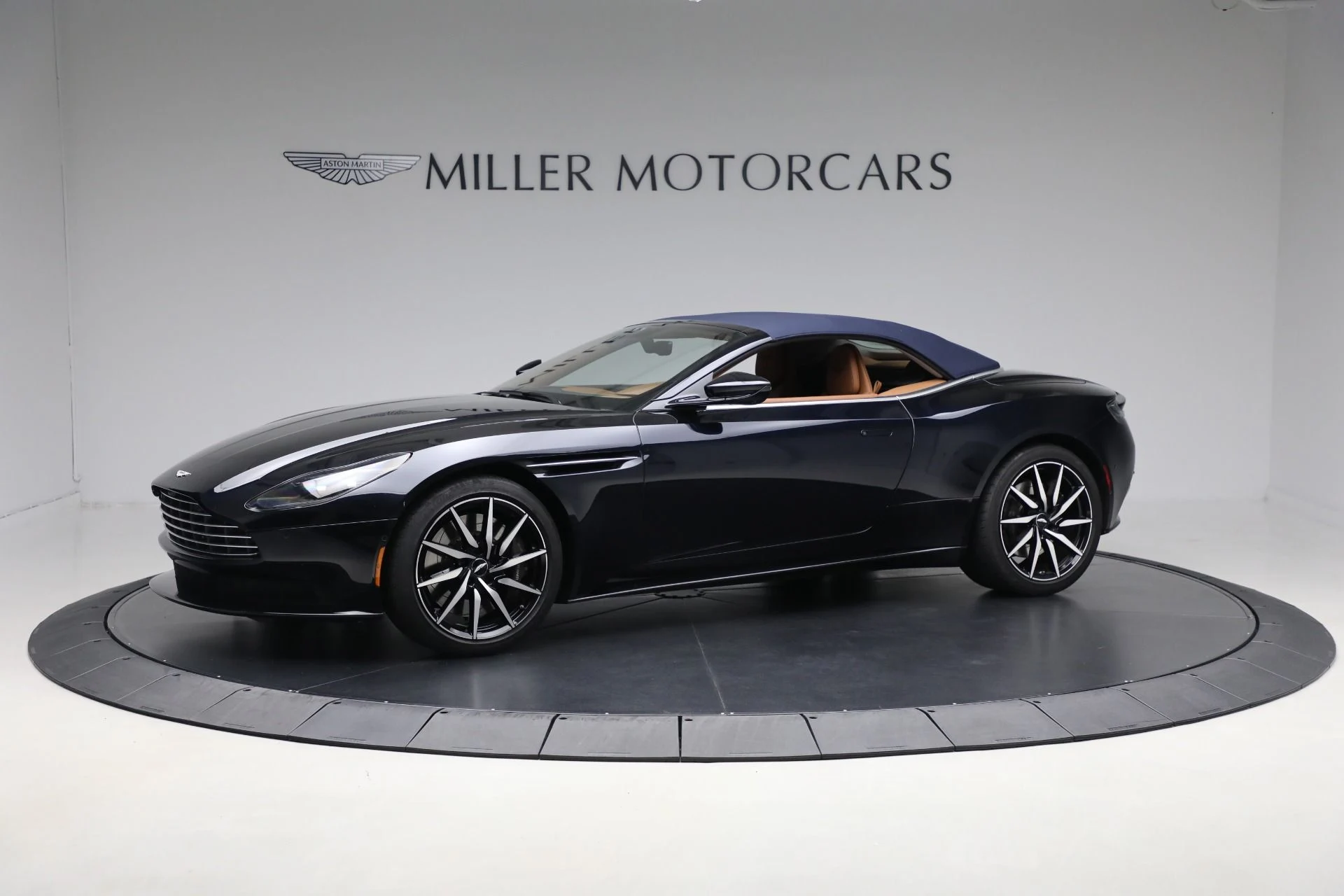 mph014_4168408036_Used_2022_Aston_Martin_DB_11_Volante_0bd2b0100a