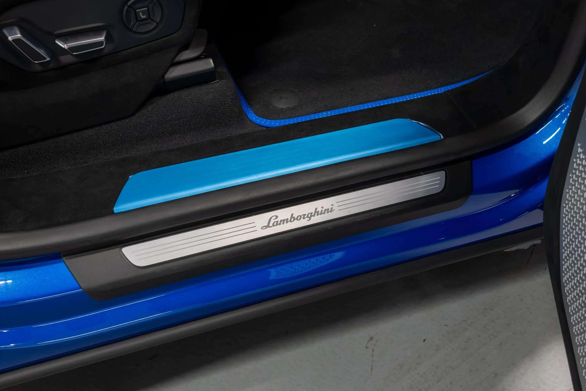 mph014_4168728901_0ee715b2_9988_4039_b17a_e1c0d5fcffd6_202420_Lamborghini20_Urus20_Performante2028_ZPBCC_3_ZL_4_RLA_3399429_15_d2ab6a87e2