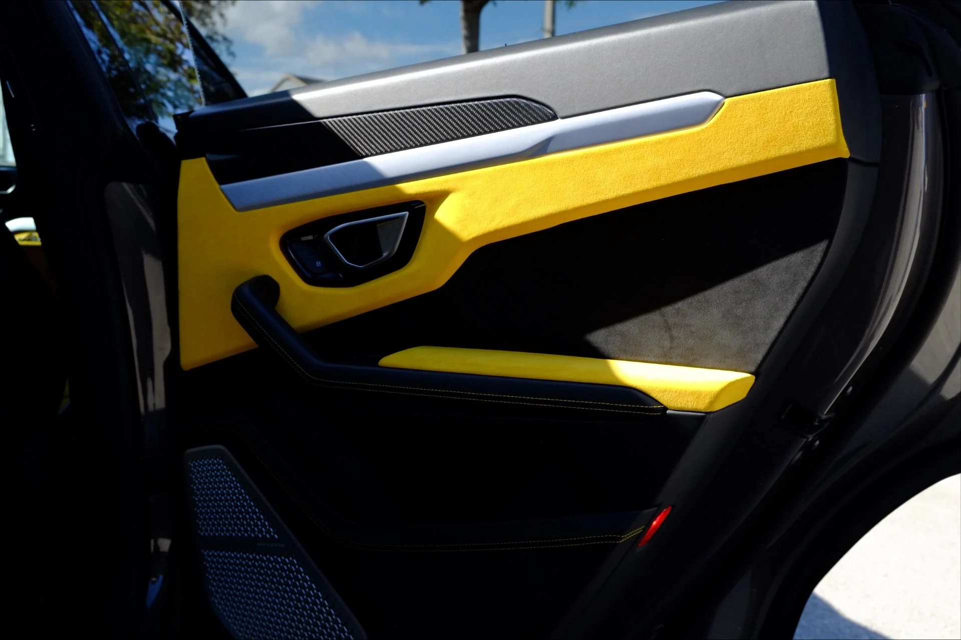 mph014_4169189074_Used_2021_Lamborghini_Urus_1776122296_b45f273265