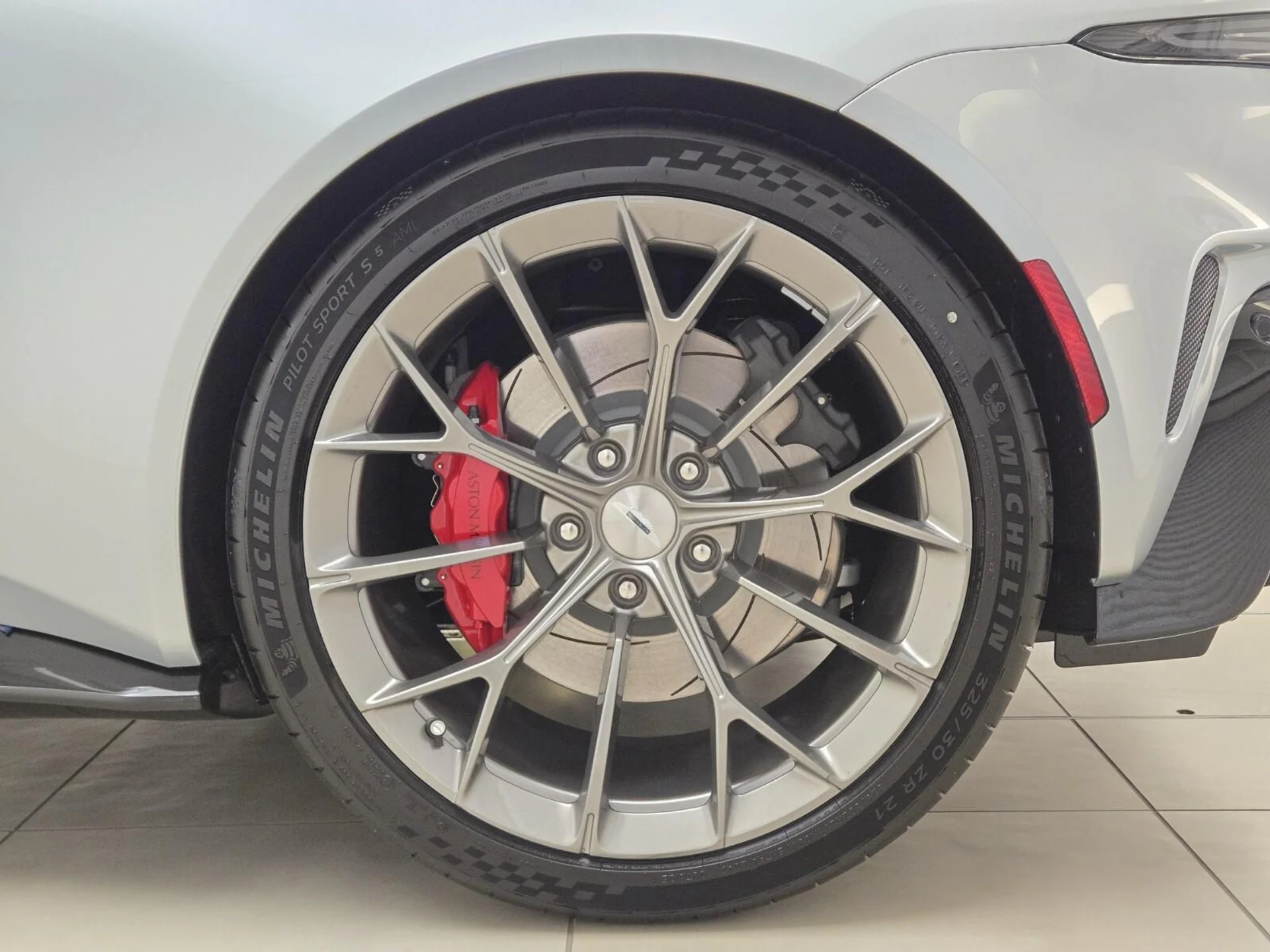 mph014_4179384887_New_2026_Aston_Martin_Vantage_S_1778909010_9ea5fed2d0