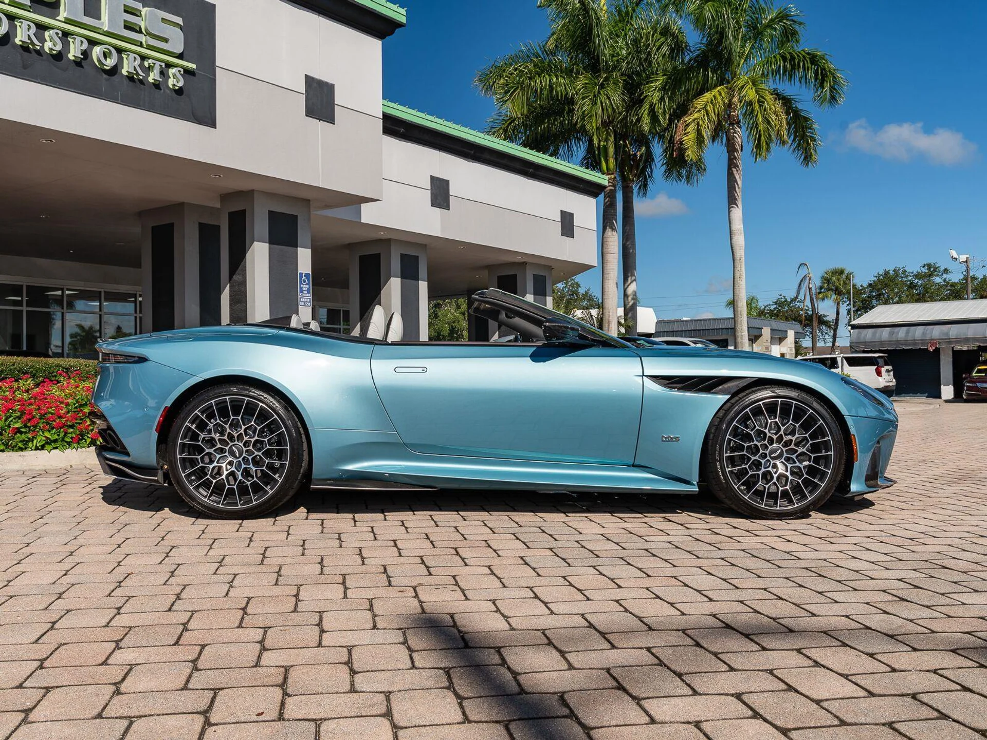 mph014_4184787551_Used_2023_Aston_Martin_DBS_770_Ultimate_1792180992_527ed7d2d9