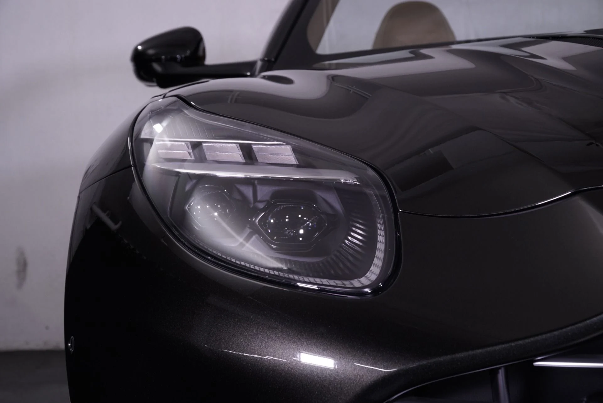 mph014_418824526_New_2026_Aston_Martin_DB_12_Volante_Volante_1762323175_2b9857e100