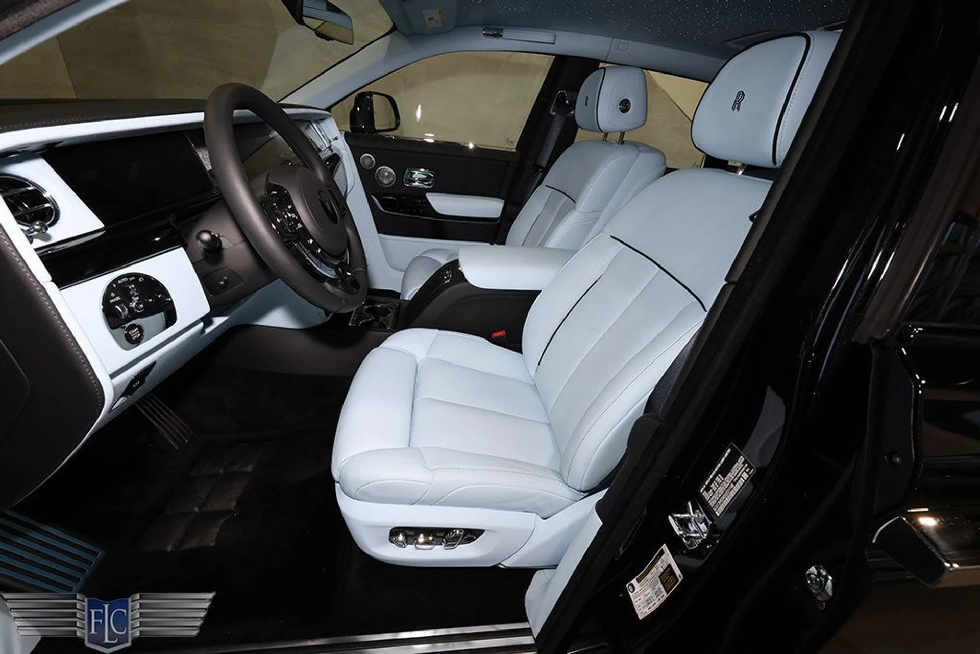 mph014_419269764_used_2025_rolls_royce_phantom_sedan_9689_22959551_15_1024_f139b88598