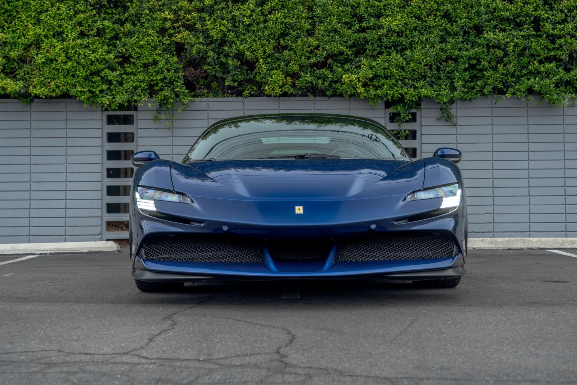mph014_4211407909_Used_2023_Ferrari_SF_90_Stradale_1759957430_faf5eb2b98