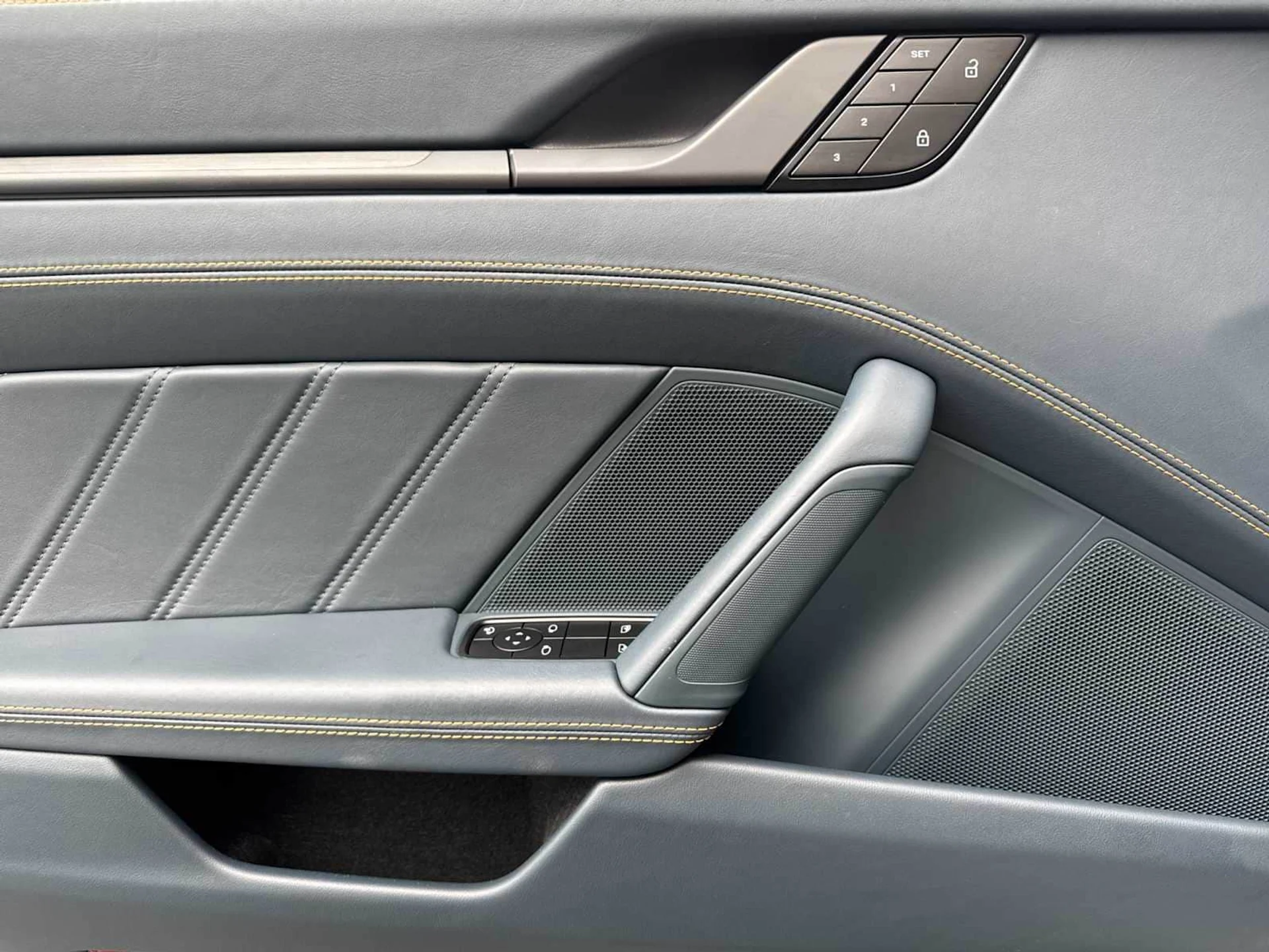 mph014_4211762309_ef7b367461afe2b900bd1dbfe0ea61dex_4c41d0cf74