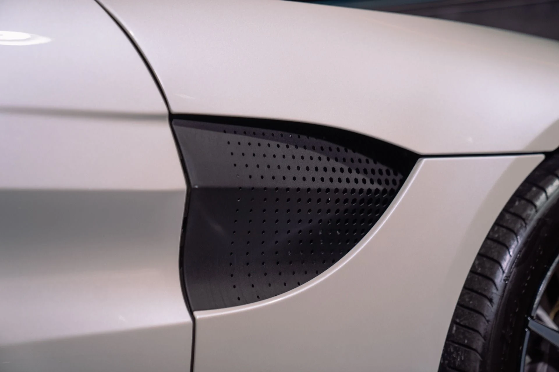 mph014_4216271068_Used_2019_Aston_Martin_Vantage_1792797785_fa1f79e37f