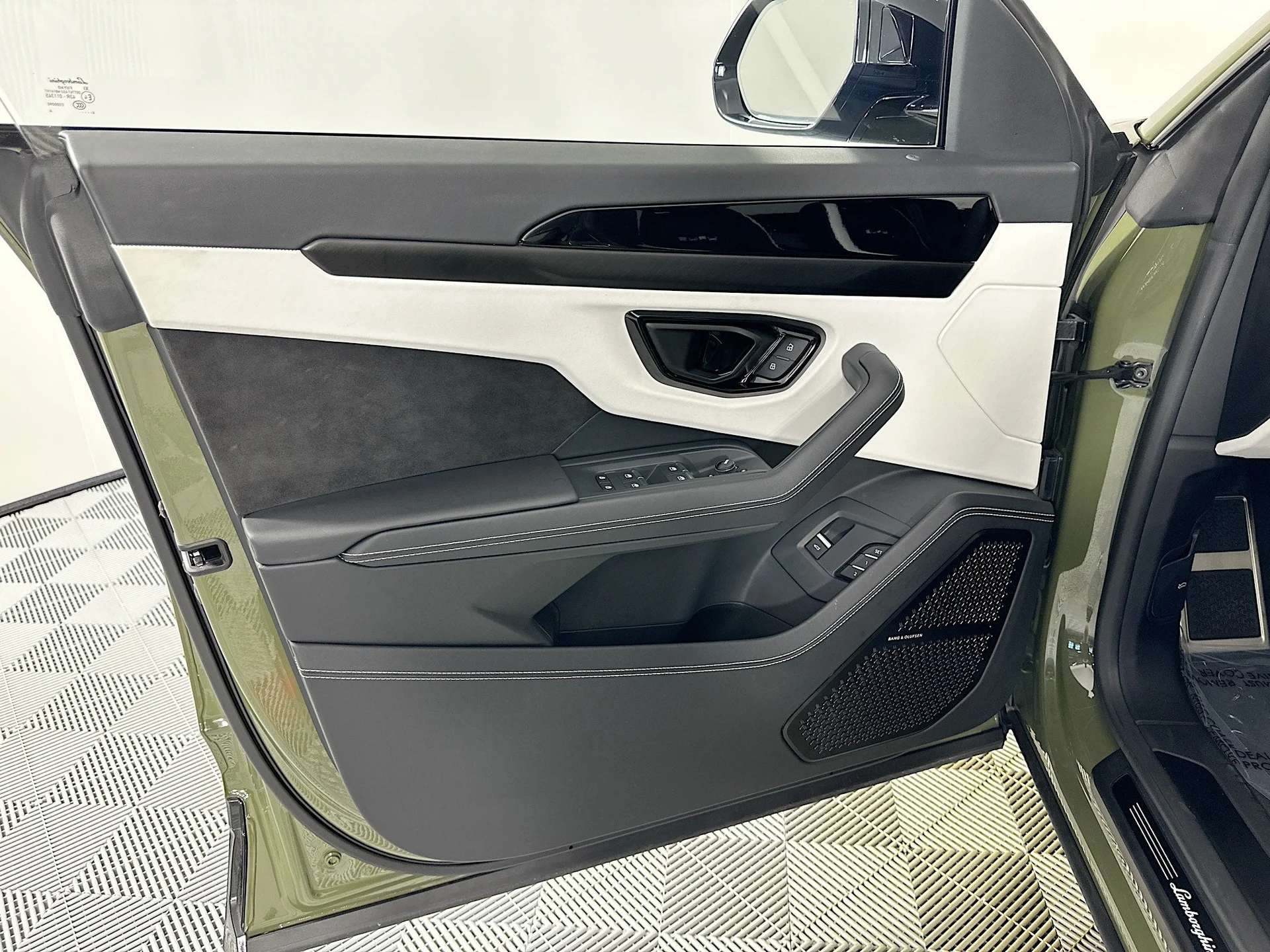 mph014_421700960_15_5f9c68a79b