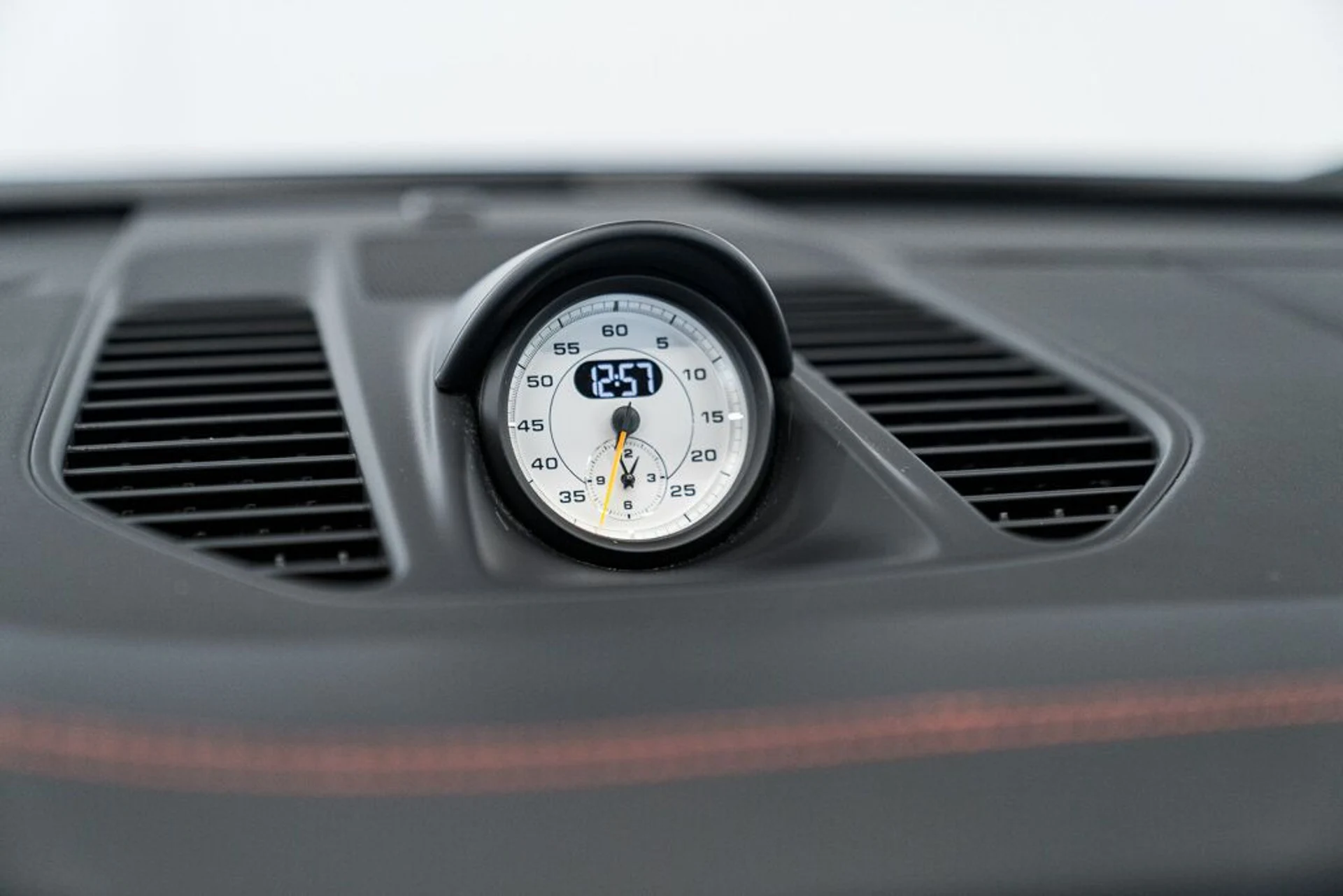 mph014_4233244690_porsche_911_2016_jpg_v_1758918548_b2e9fce46a