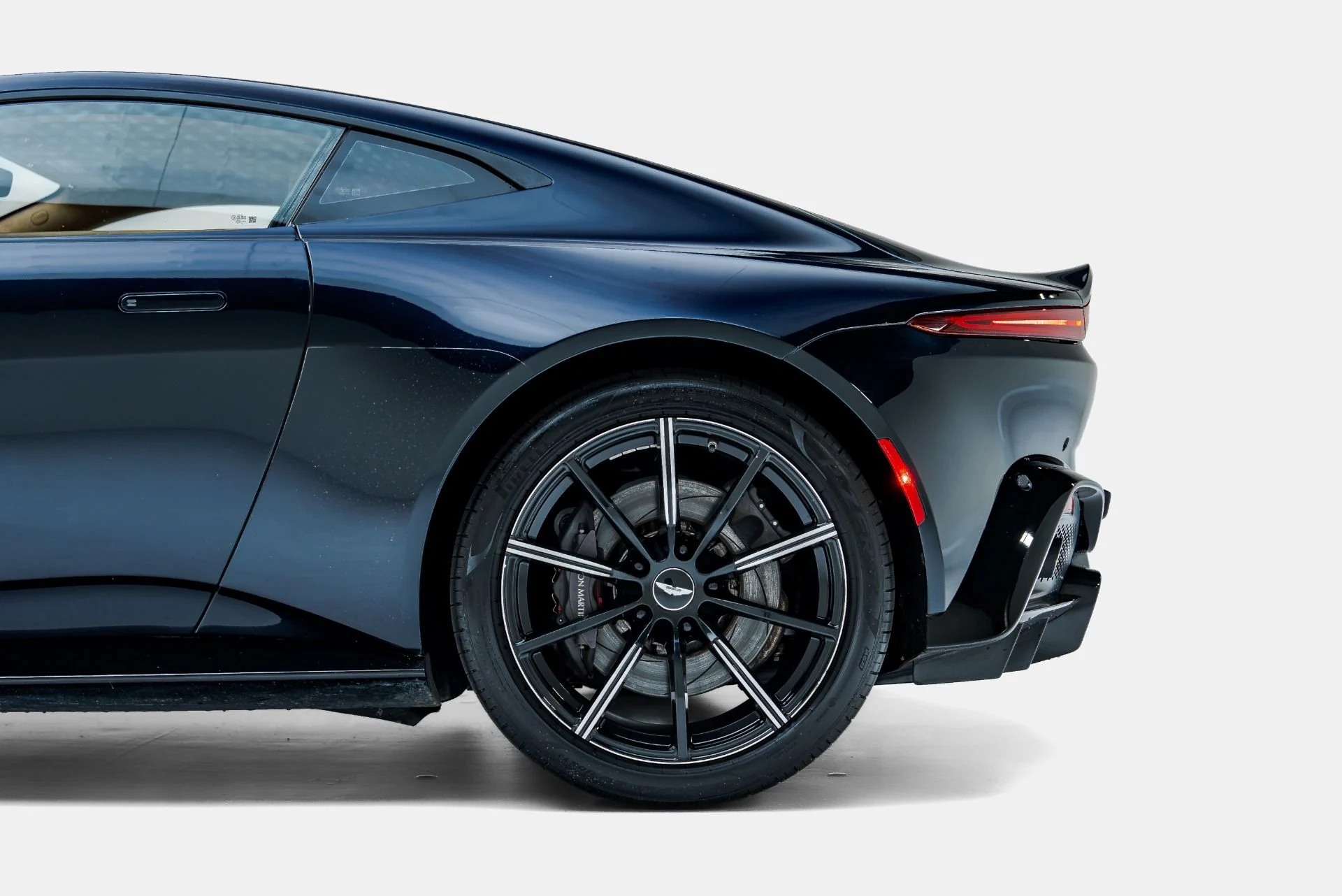 mph014_4242853666_Used_2019_Aston_Martin_Vantage_1793290904_b6a160f87a