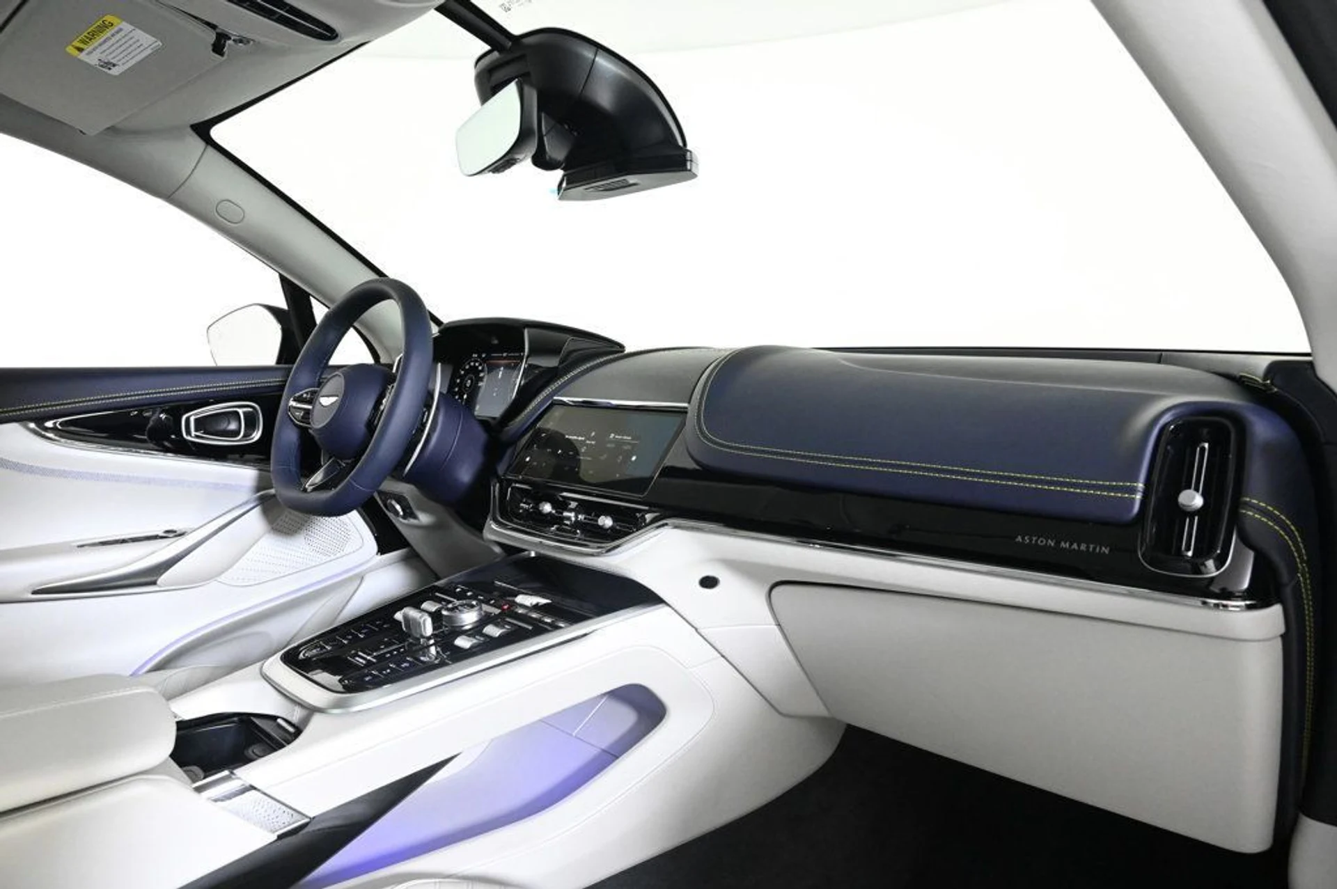 mph014_424931618_new_2026_aston_martin_dbx_707awd_11350_22965901_14_1024_3efb6a25c7