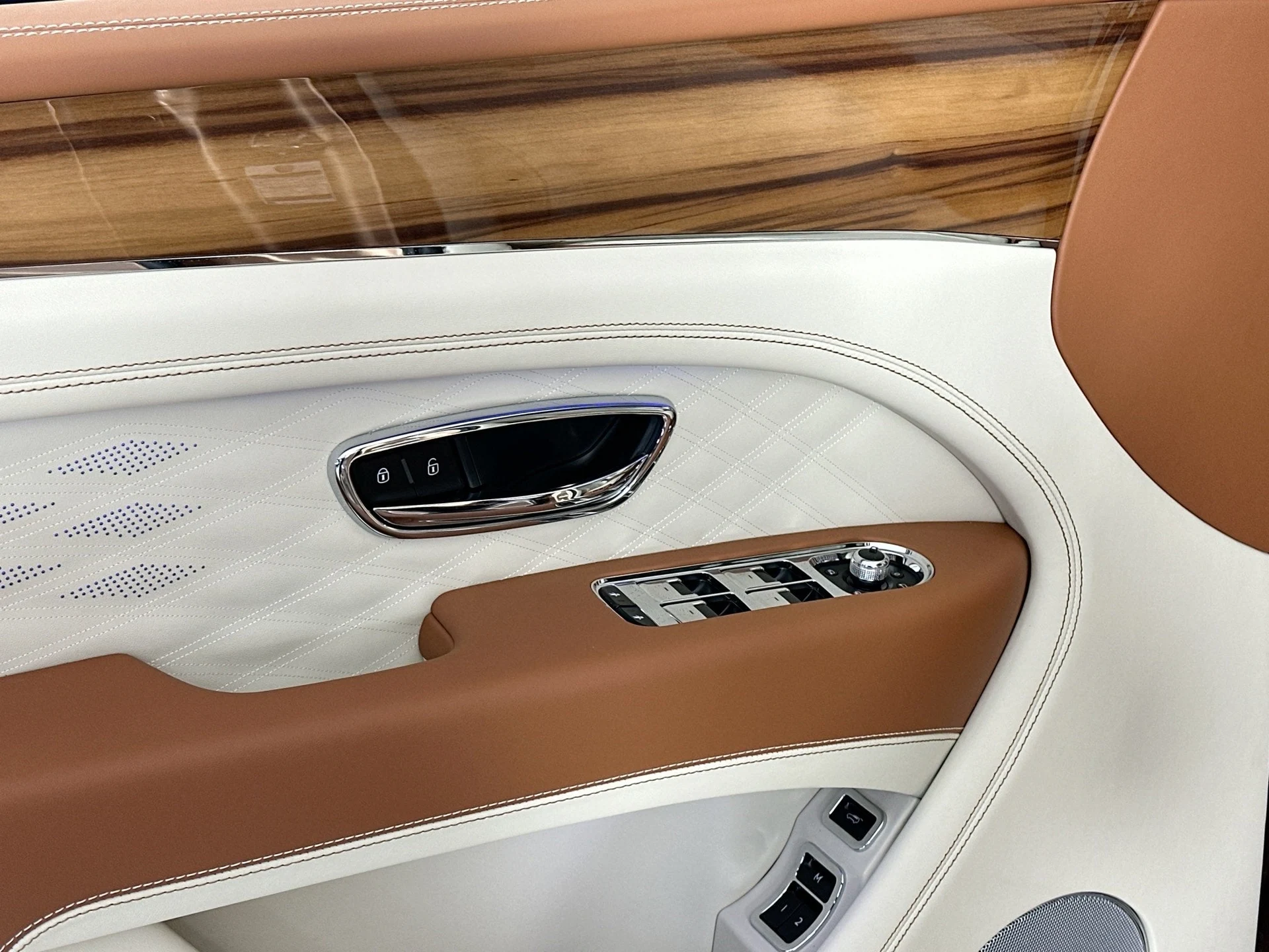 mph014_4255078191_15_f72f4f7be7