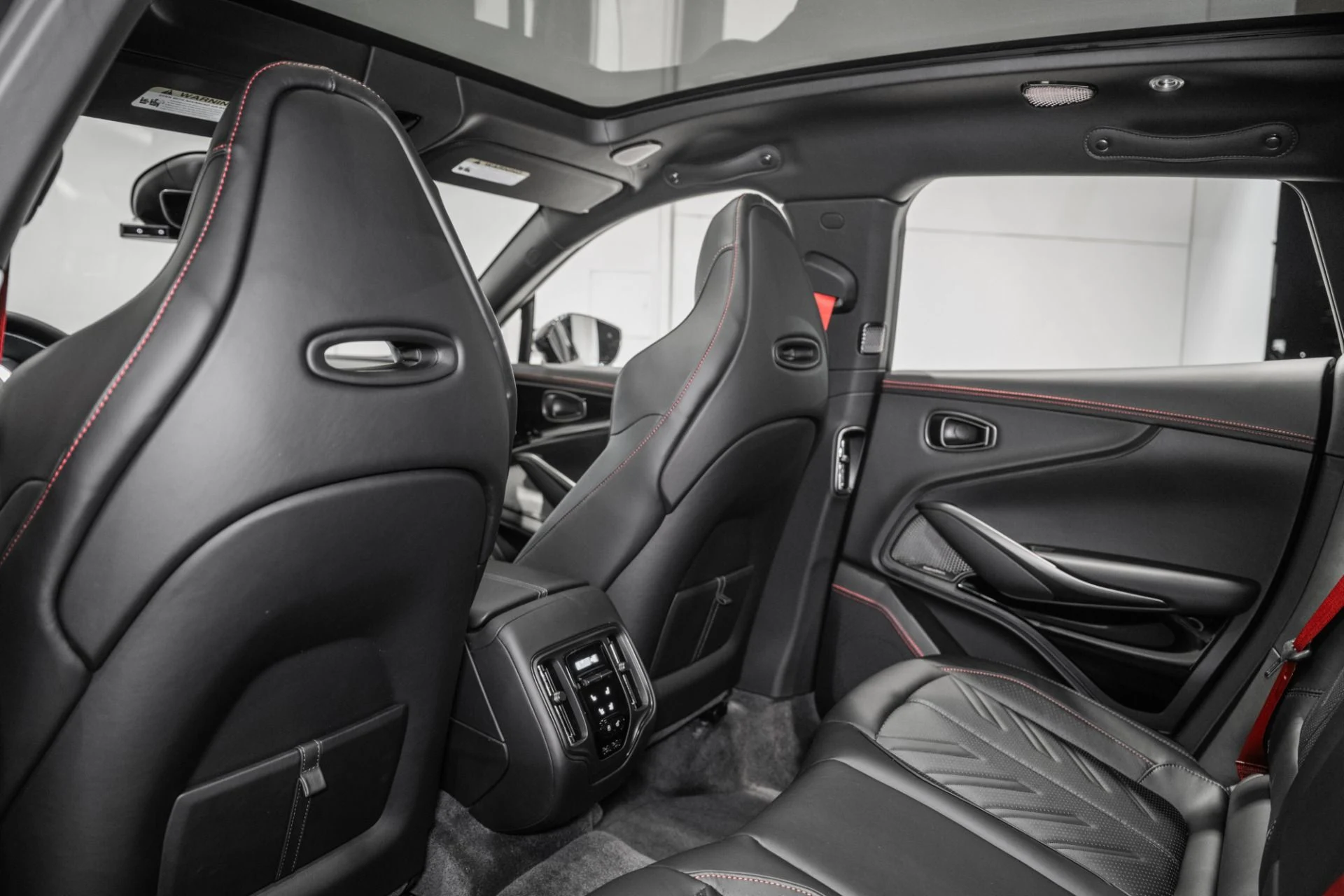 mph014_4257802666_New_2026_Aston_Martin_DBX_S_1765985660_1784563a69