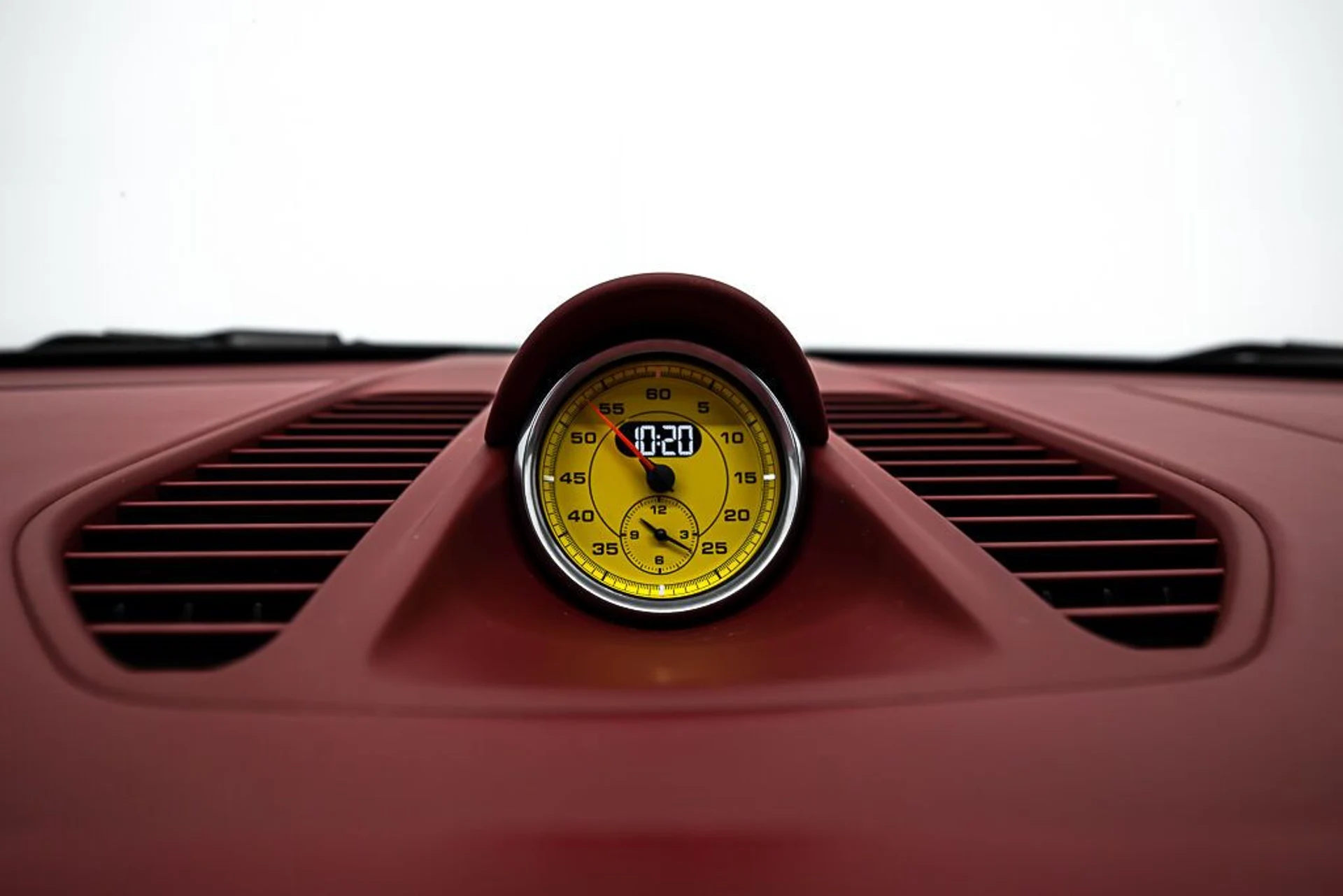 mph014_4266378194_porsche_911_2018_jpg_v_1758918548_62a9f3ea5d