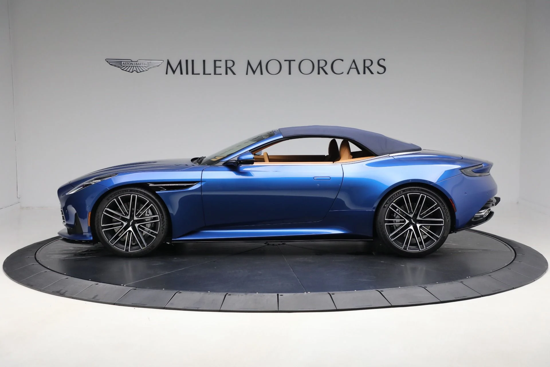 mph014_4274120243_New_2025_Aston_Martin_DB_12_Volante_7fd887466b