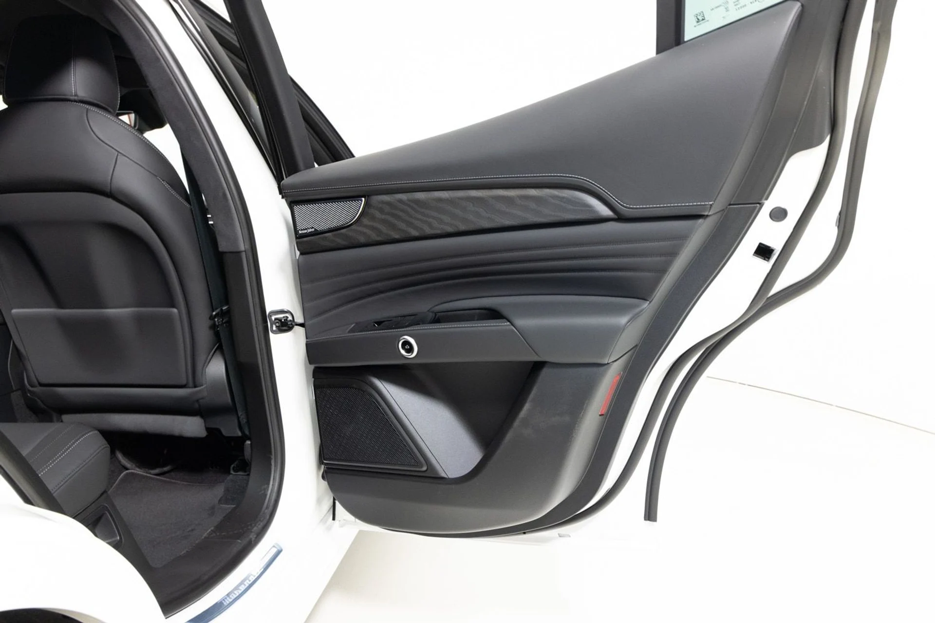 mph014_4280016708_eedea73d486f499d92b6449a08f9f01f_5e72ff99a3