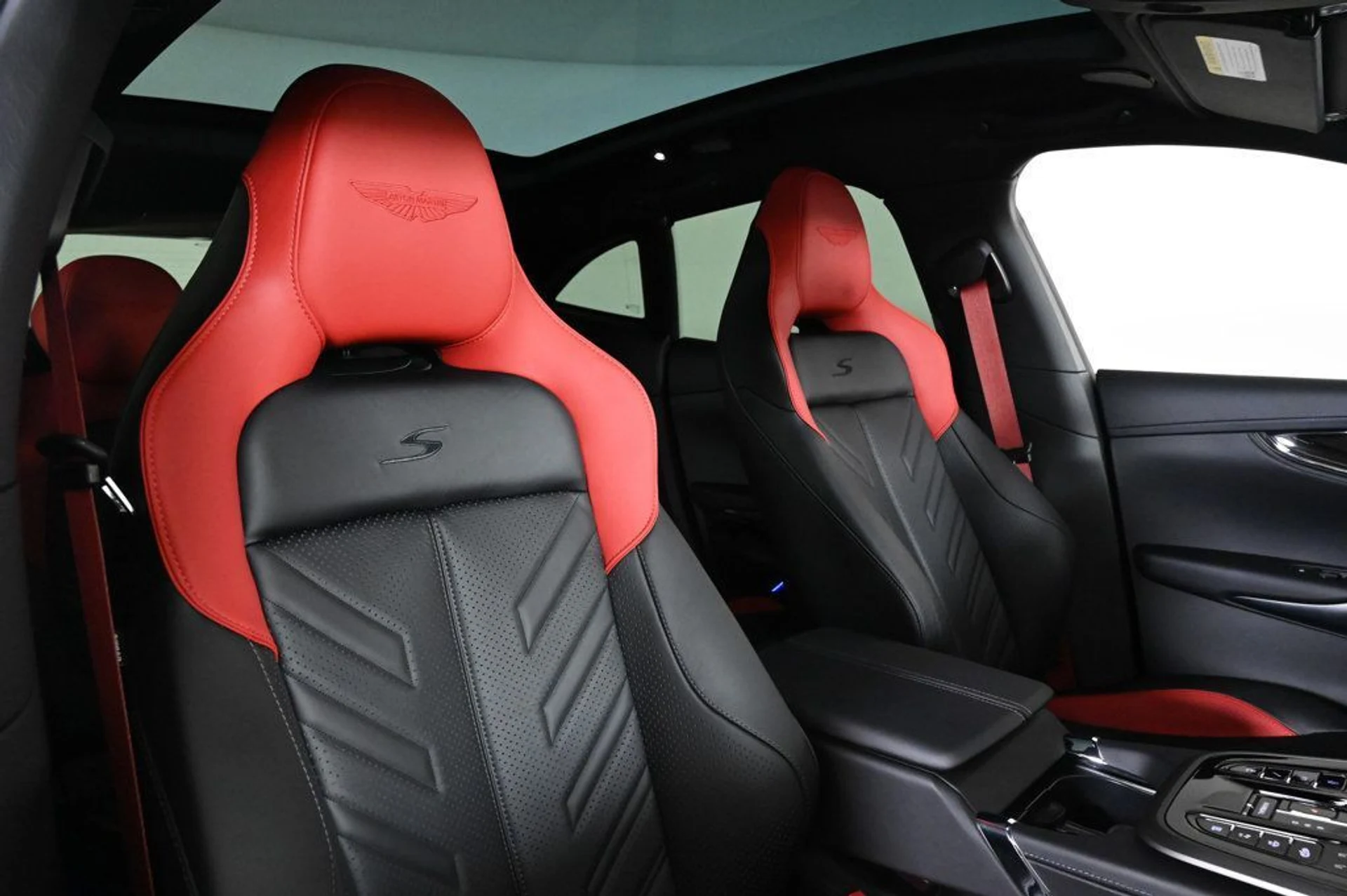 mph014_428757030_new_2026_aston_martin_dbx_sawd_11350_22961670_15_1024_998ea42a89