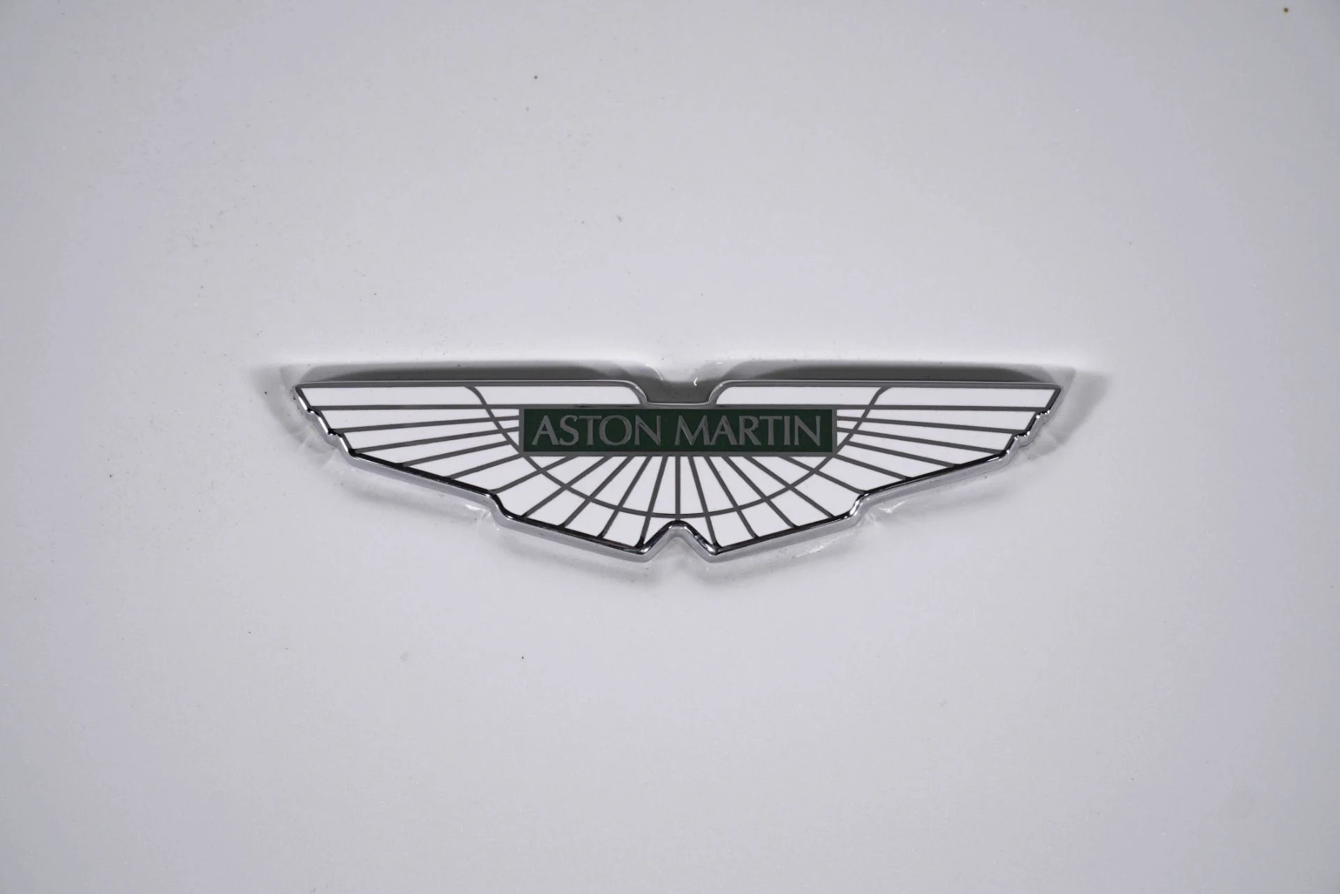 mph014_4289832318_Used_2015_Aston_Martin_DB_9_1781892981_bd4e8d100e