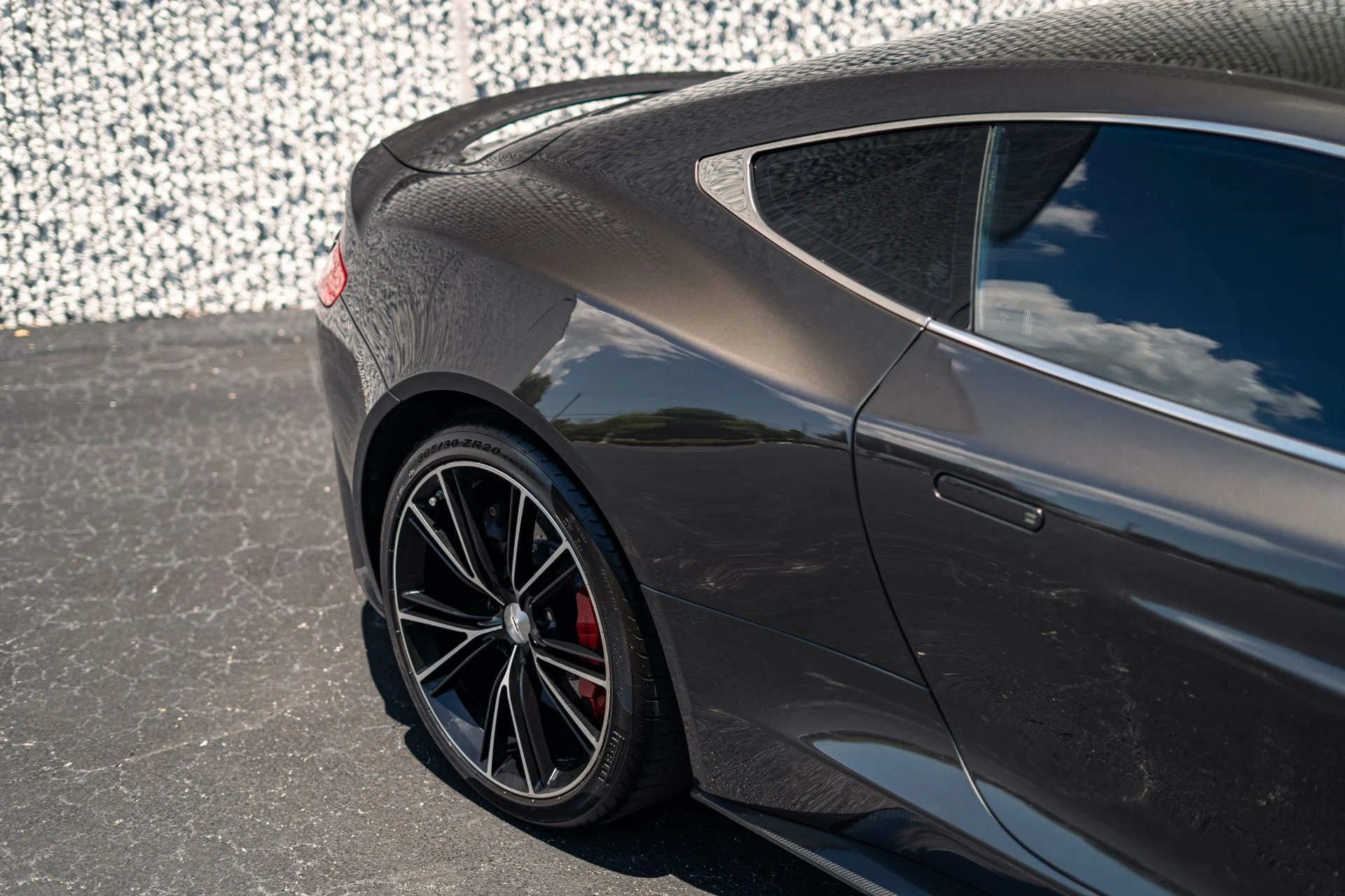 mph014_43990025_Used_2014_Aston_Martin_Vanquish_Carbon_Exterior_Package_1782856406_7c26f7718c