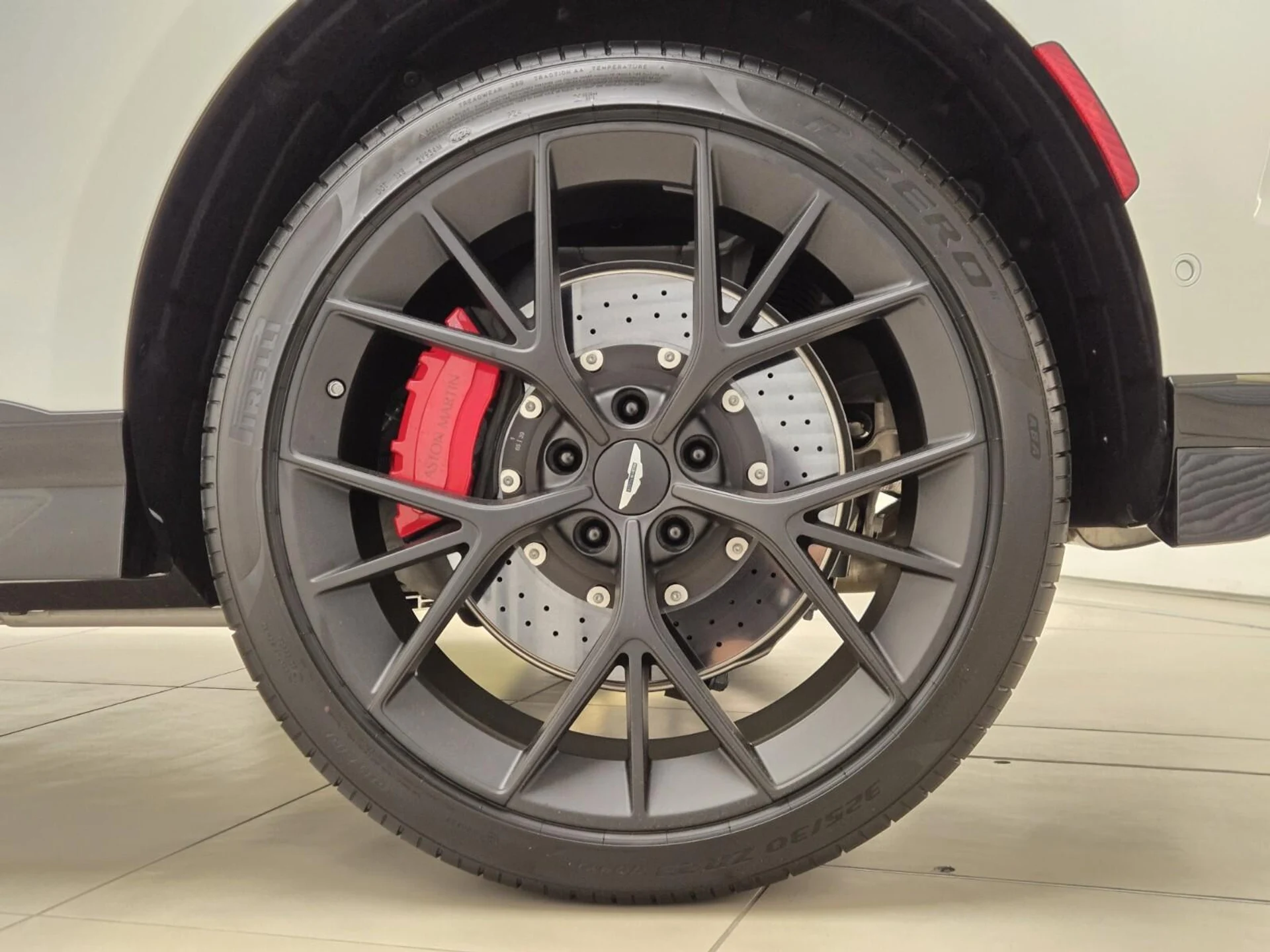 mph014_452360947_Used_2025_Aston_Martin_DBX_707_1762583630_56d1e0edc6