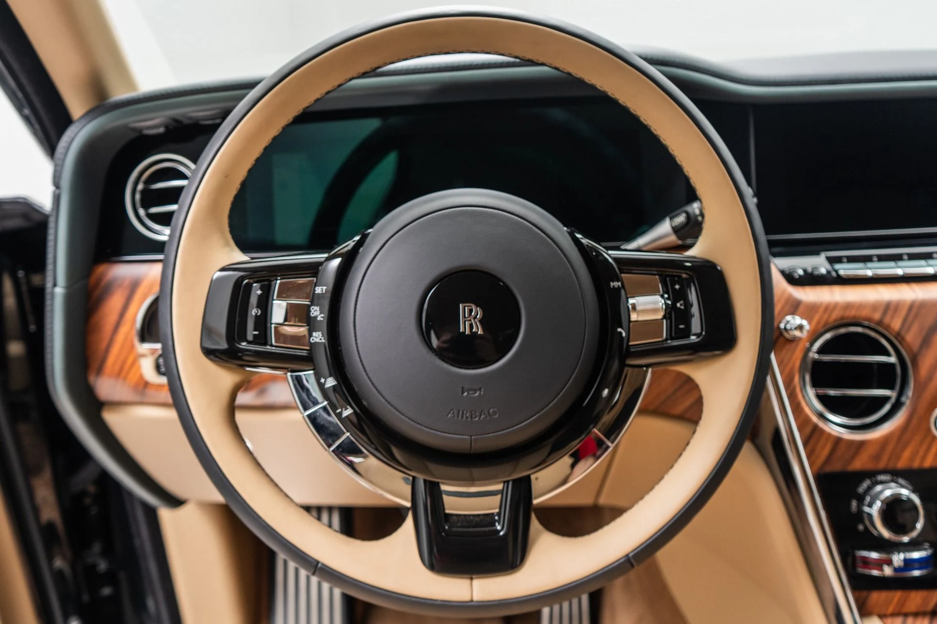 mph014_465568694_Used_2025_Rolls_Royce_Cullinan_1773778505_0fb099c6c4