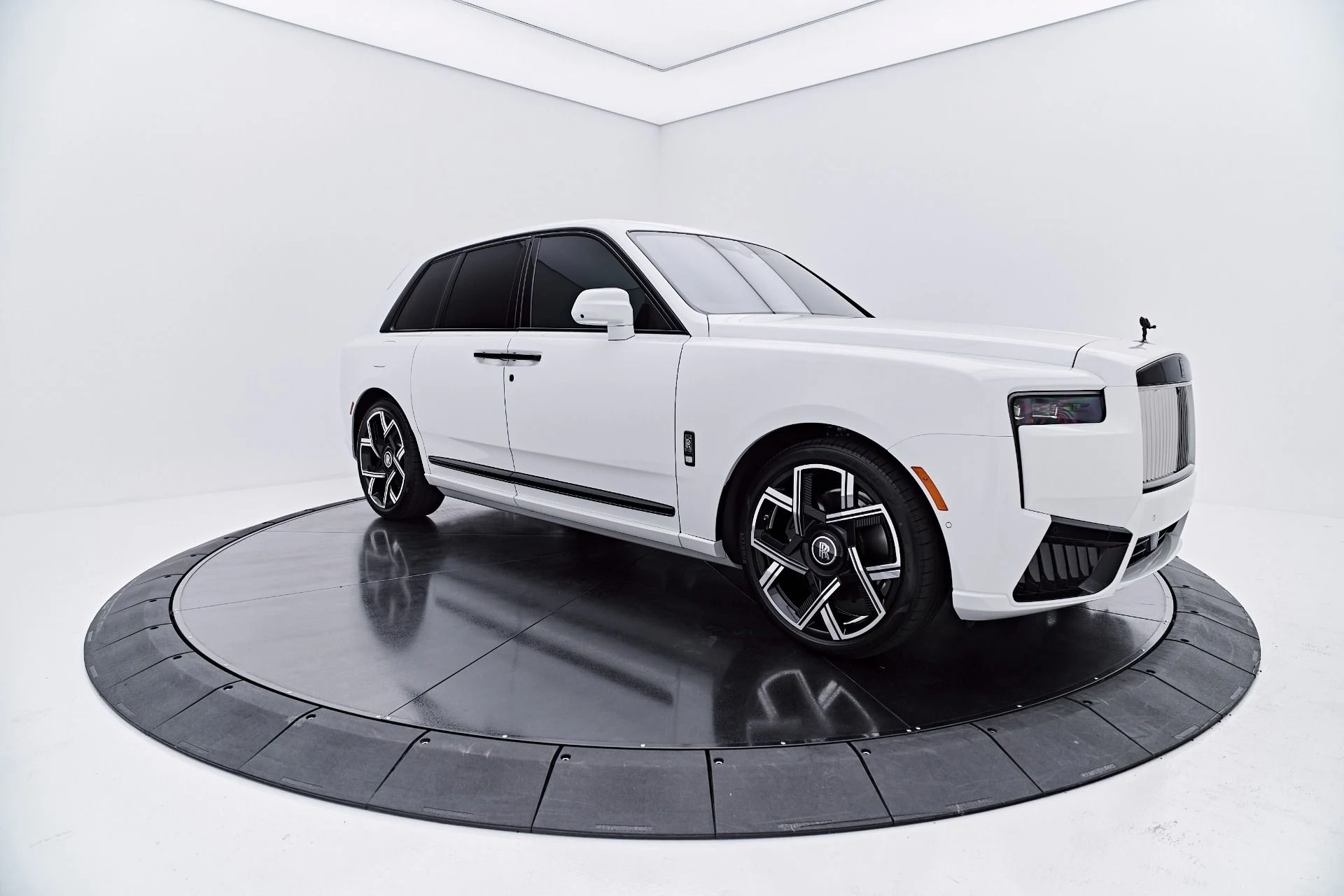mph014_469200708_Used_2025_Rolls_Royce_Cullinan_Black_Badge_1783817373_041738357c