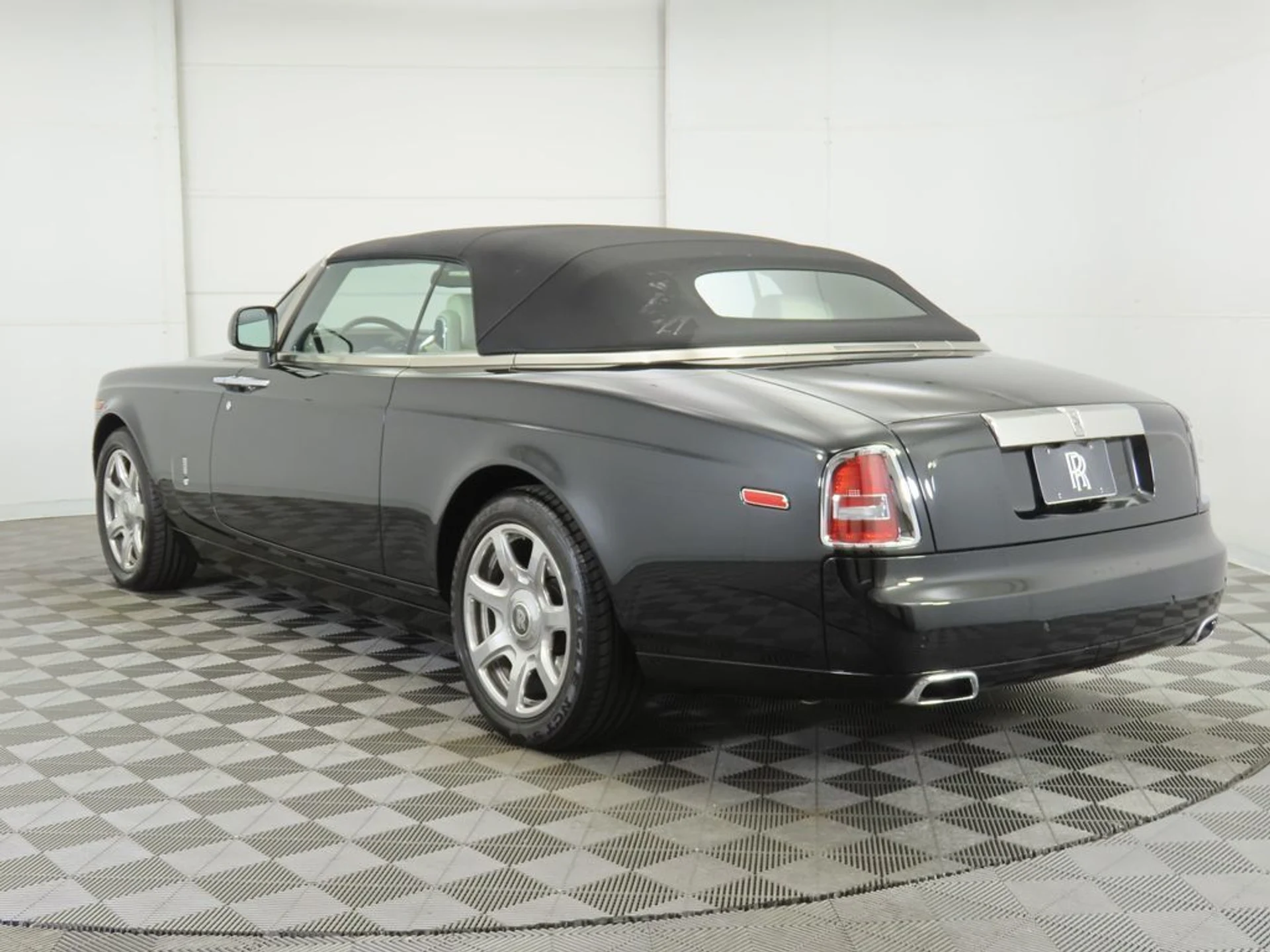 mph014_477095658_used_2012_rolls_royce_phantom_coupe_2drdrophead_8119_22959977_15_1024_3742d7dbae