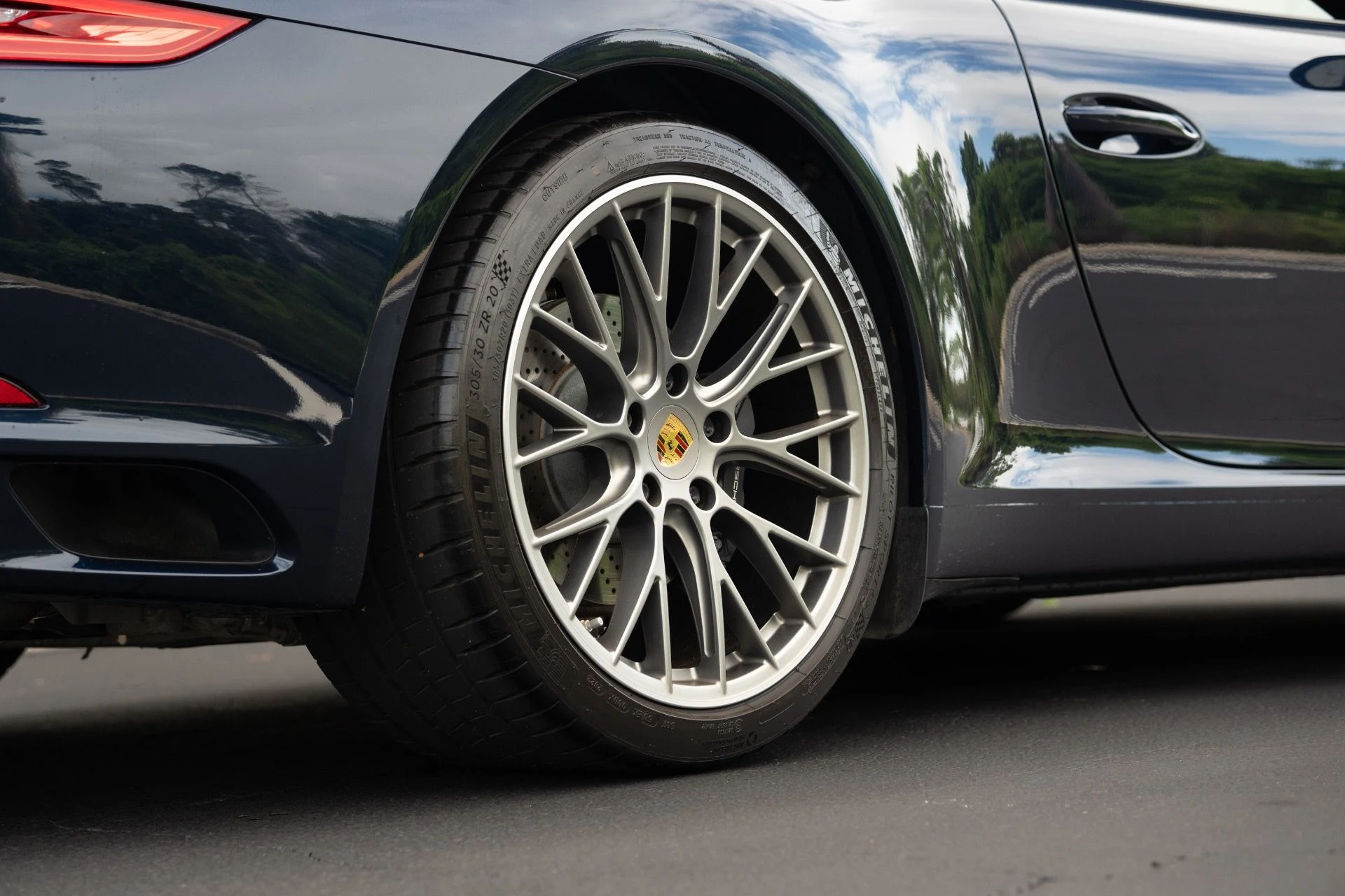 mph014_477514464_Used_2019_Porsche_911_Carrera_1759430060_f2e8eafa0c