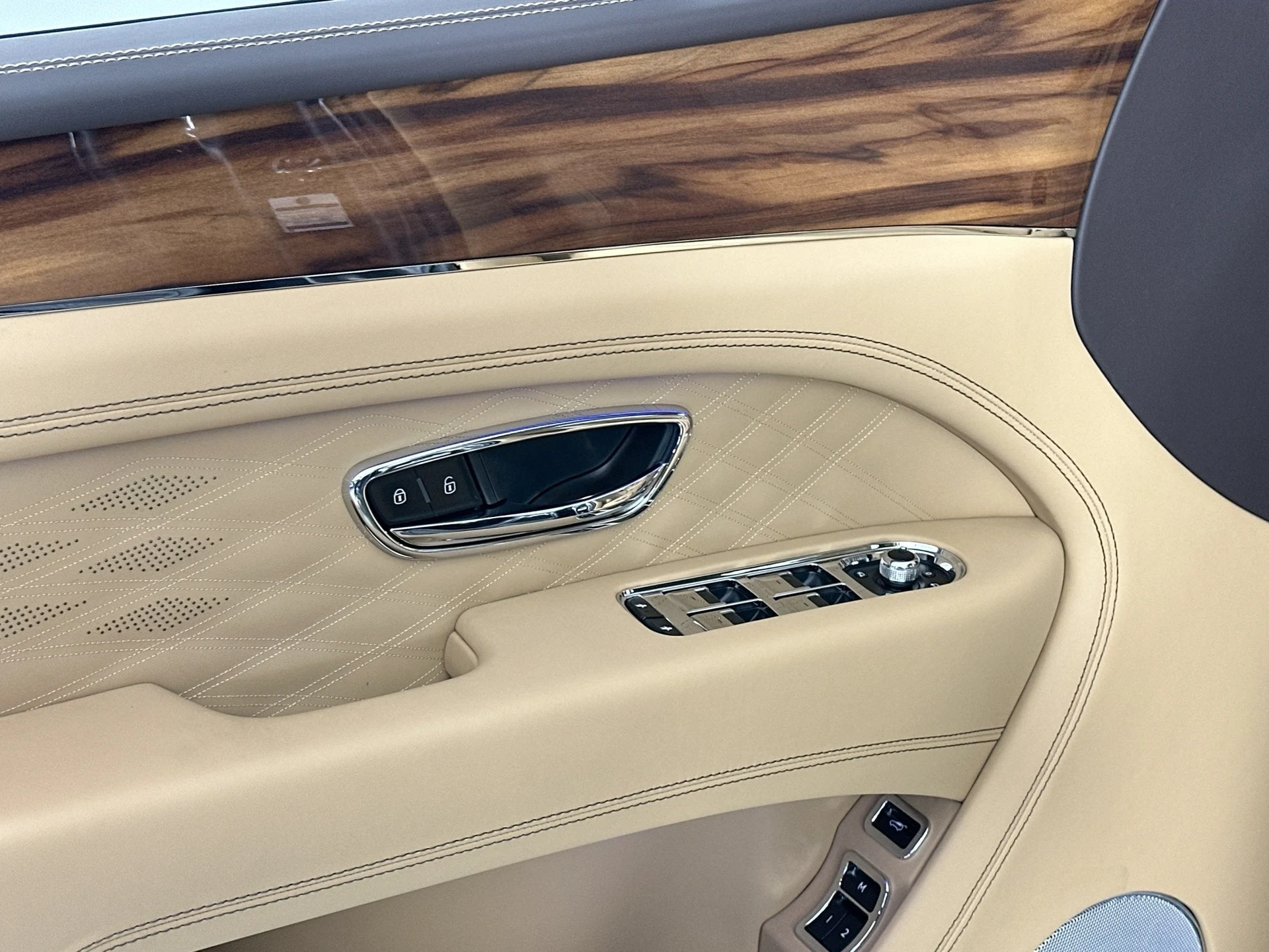 mph014_478654291_15_eaa41061d1