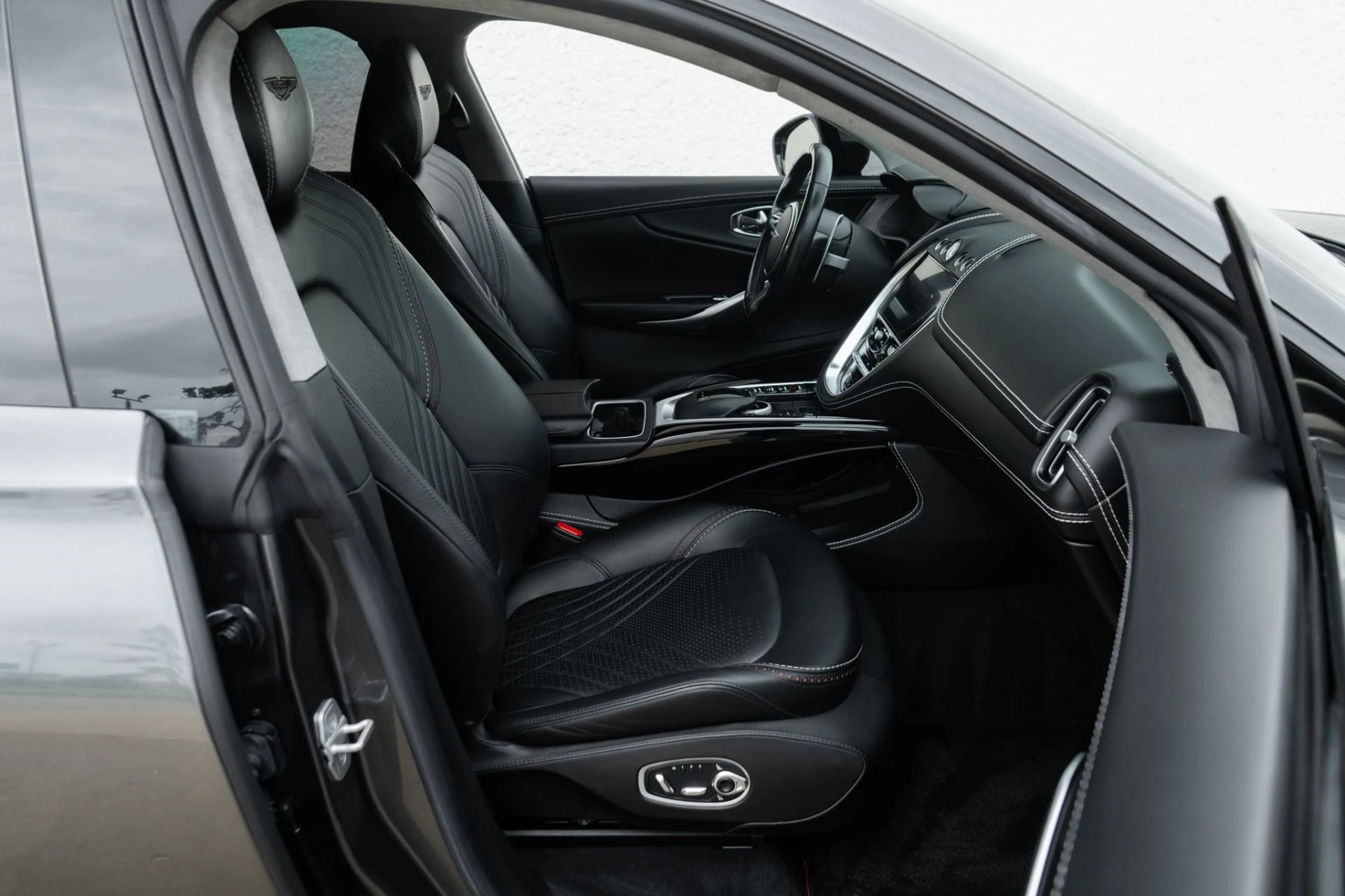 mph014_486391059_Used_2021_Aston_Martin_DBX_1777485060_f675b70a6c