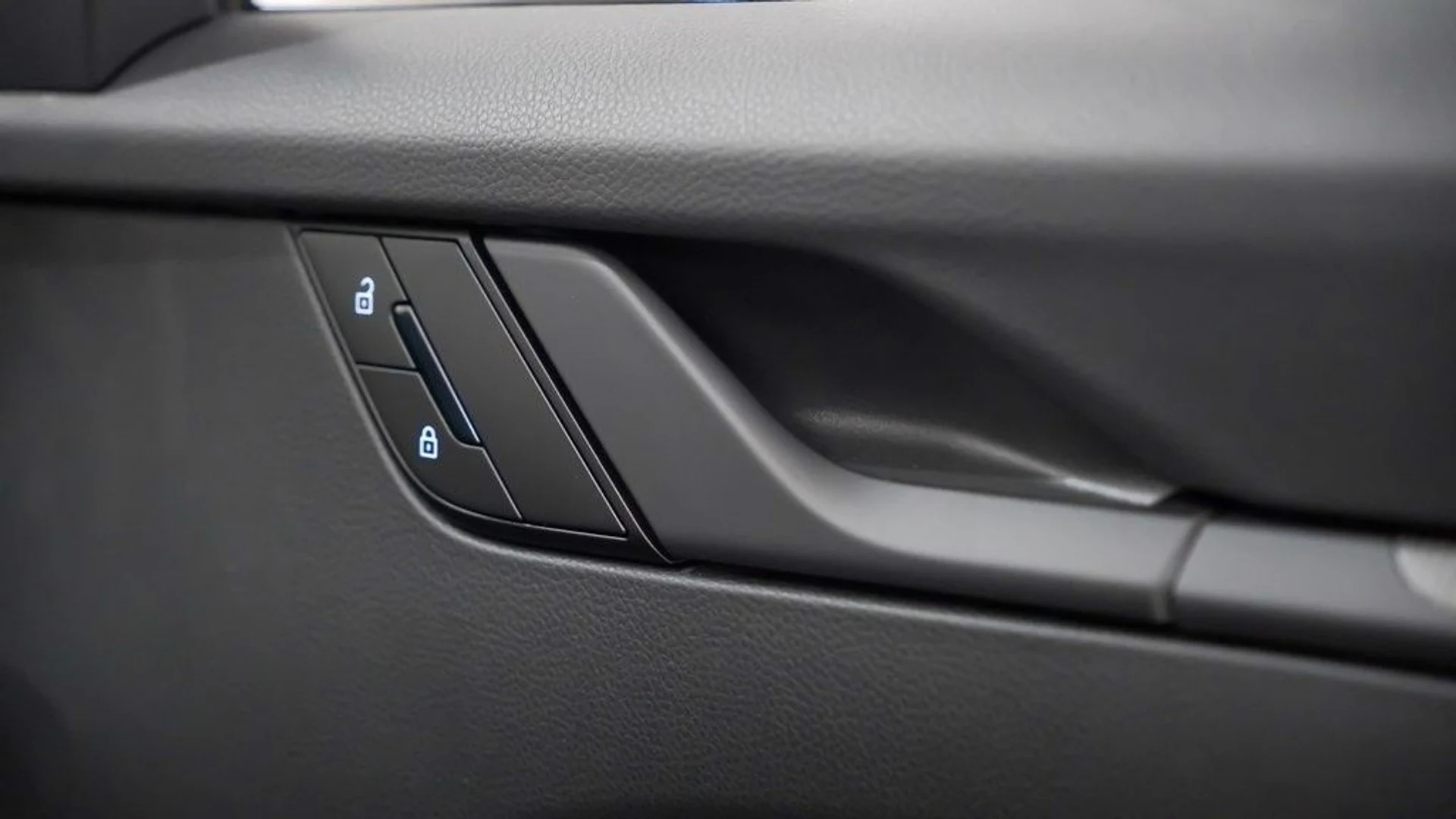 mph014_488804736_812aa6606fc6a6d0722fe52ce85b93a9x_842e108221