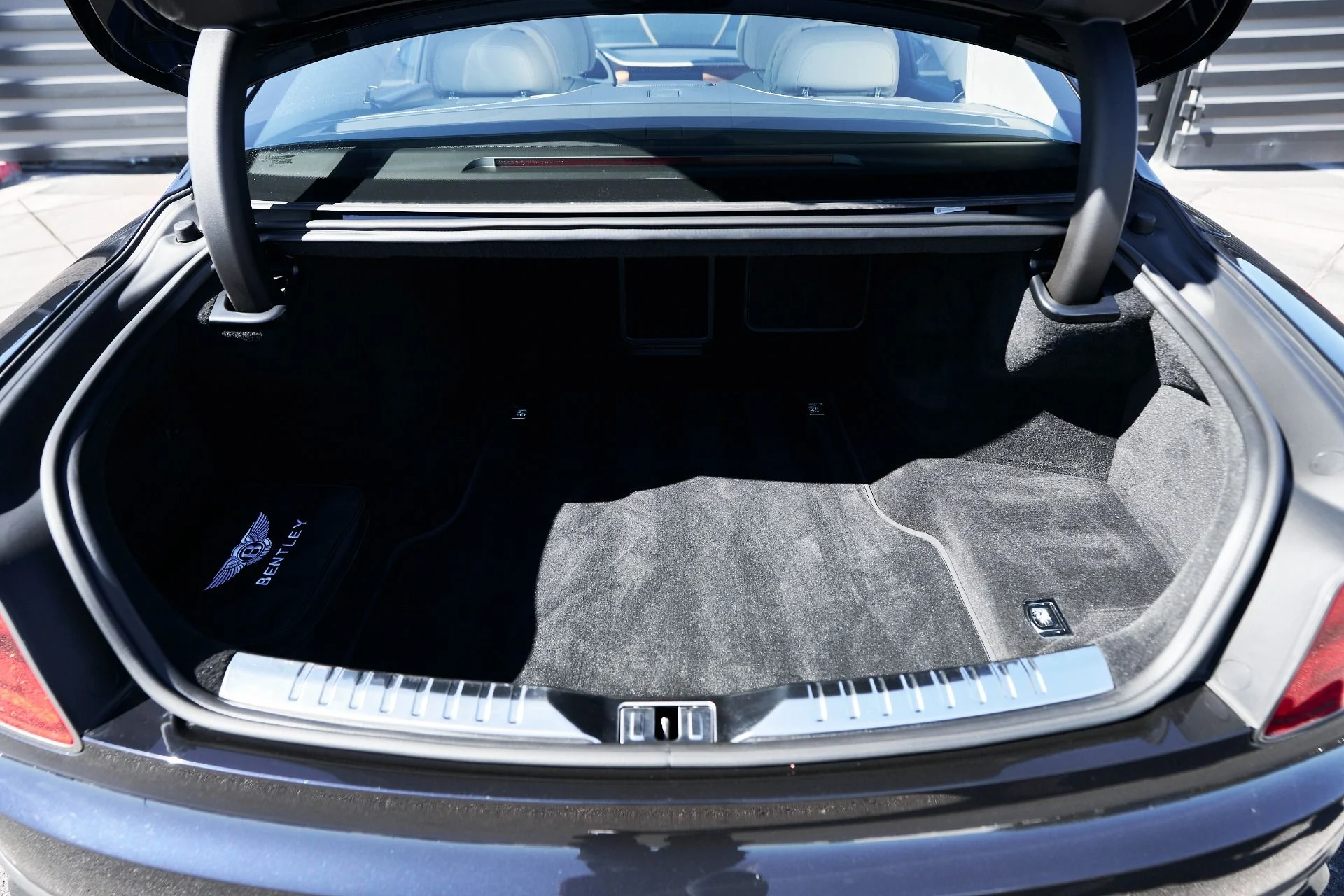 mph014_488906043_Used_2024_Bentley_Flying_Spur_Mulliner_W12_1760650607_1f51bfaeac