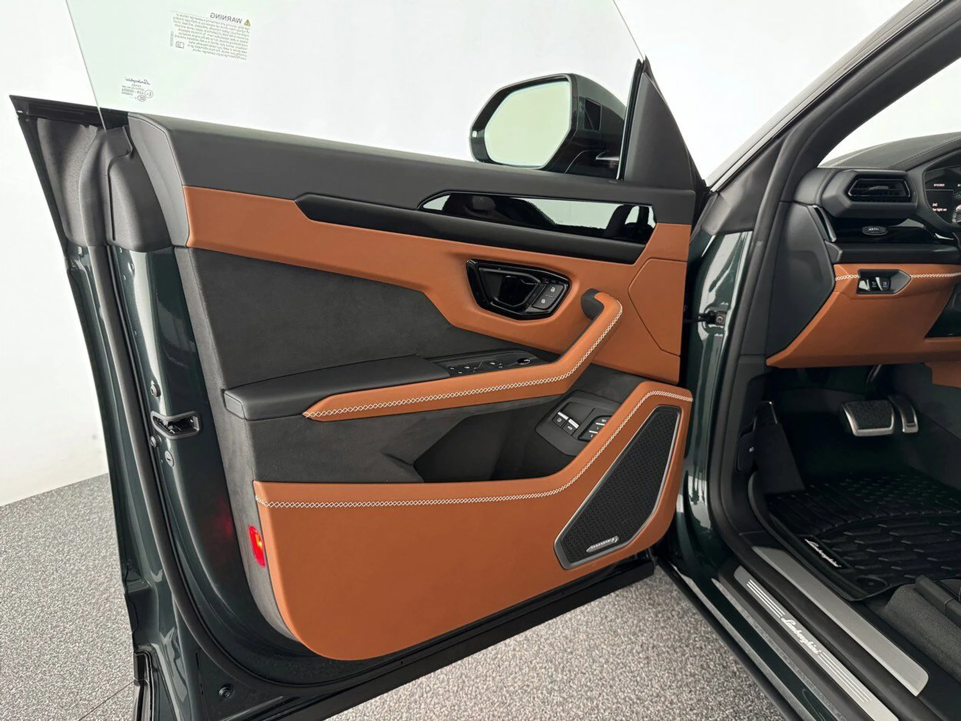 mph014_49048878_5df50a4ff9053d36df1bb9bab8a96f82_1a526d7370