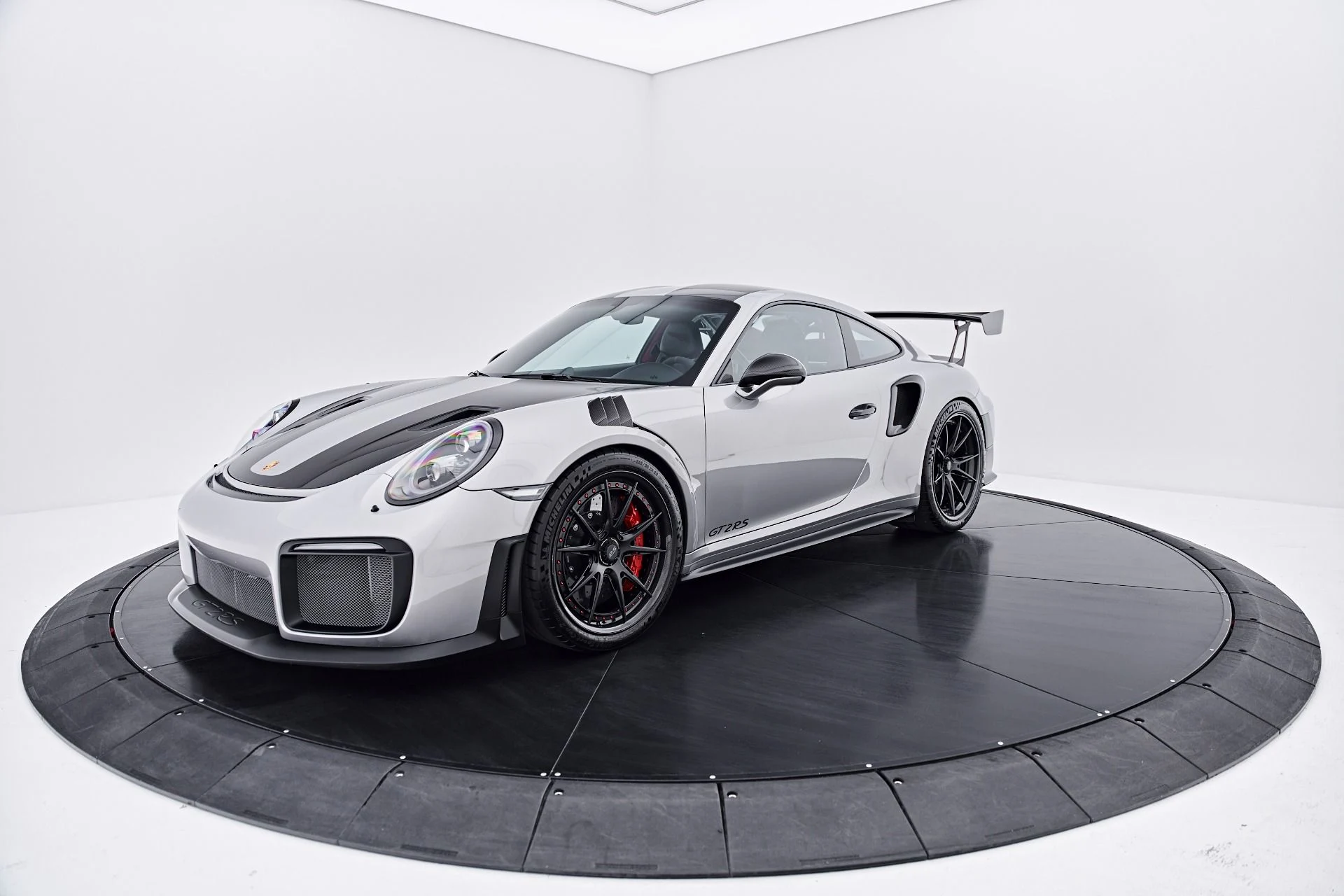 mph014_491545420_Used_2019_Porsche_911_GT_2_RS_1788559158_5d70792164