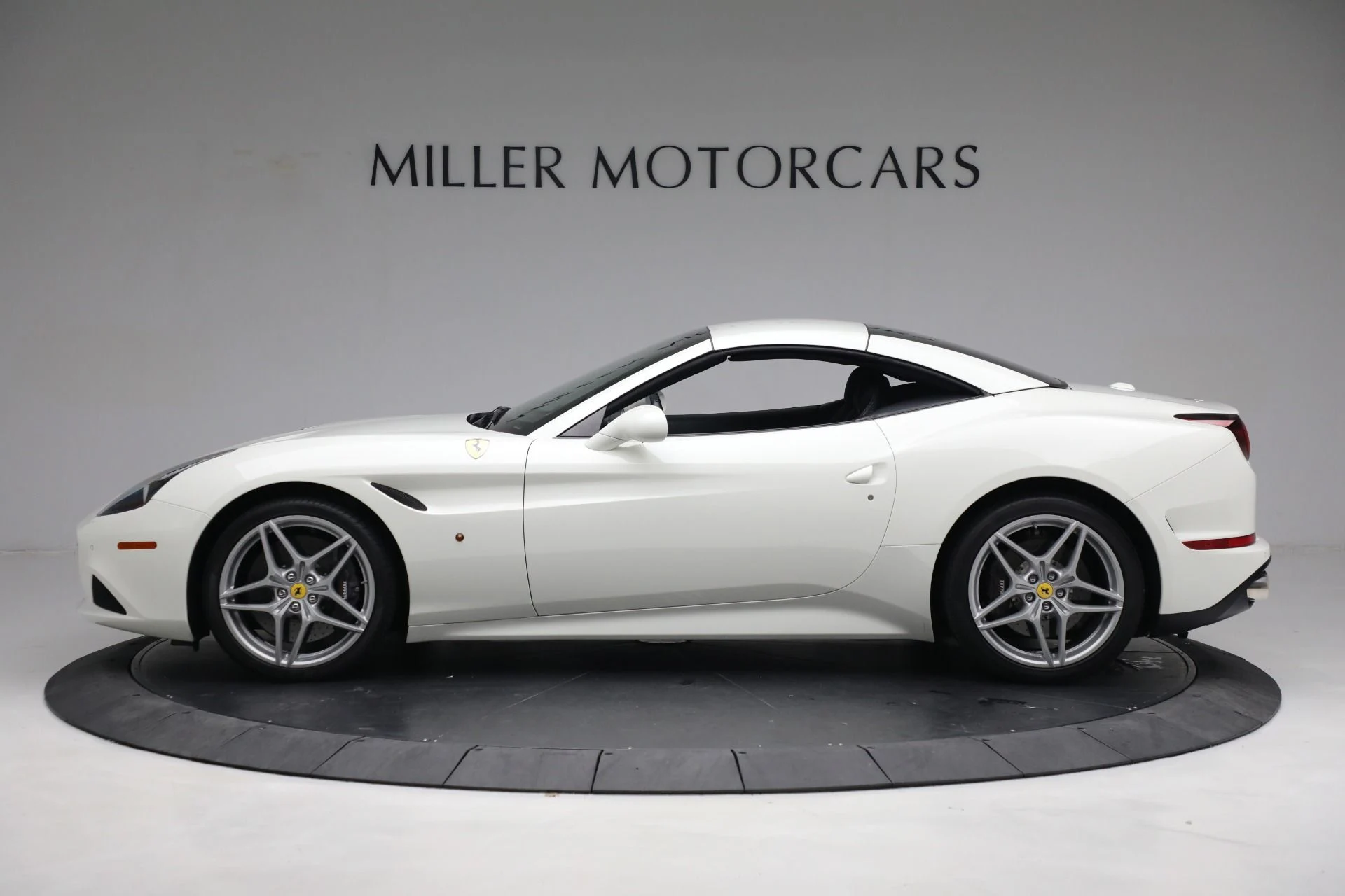 mph014_501039357_Used_2017_Ferrari_California_T_b2ba13e661