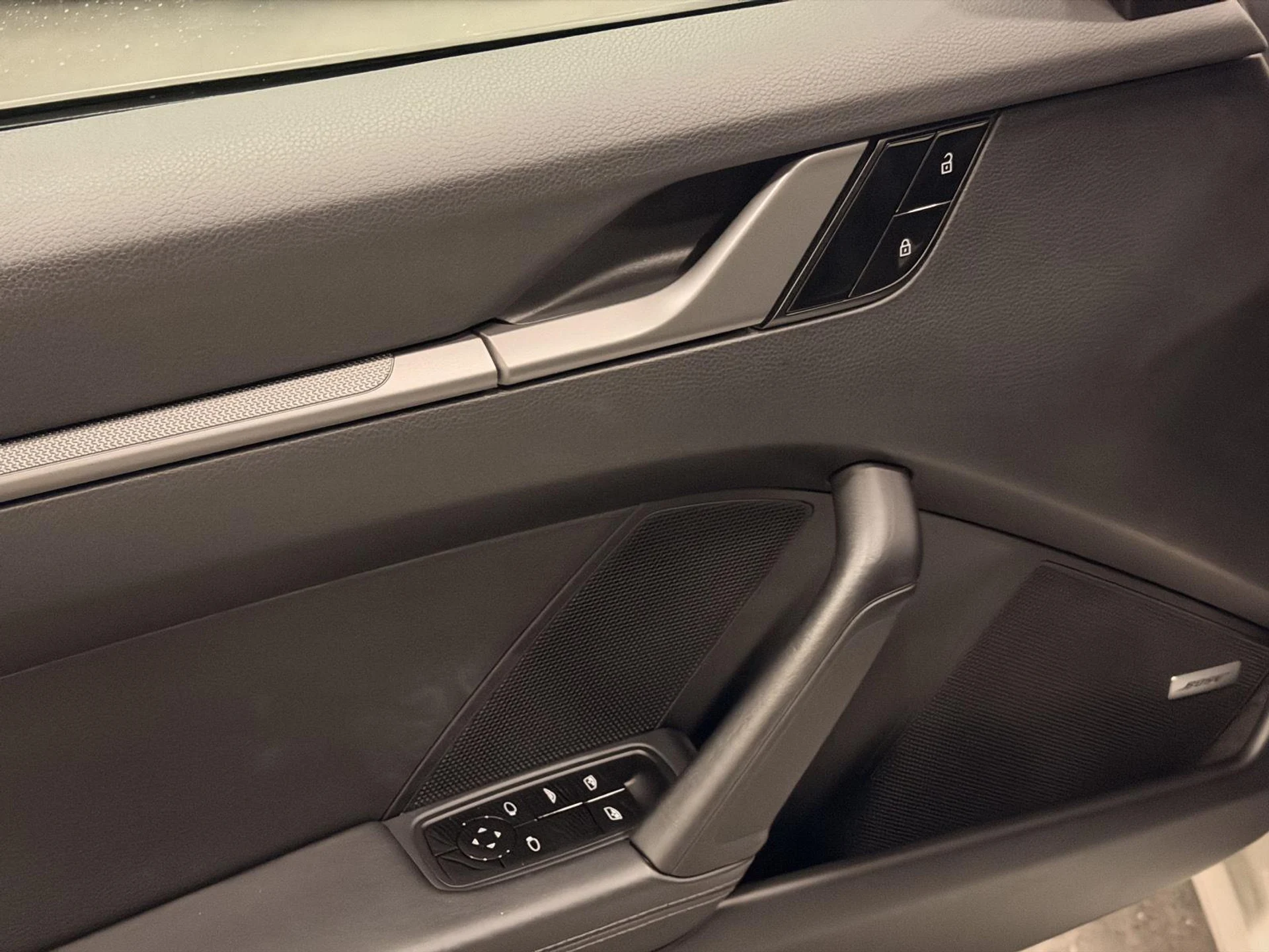 mph014_506319871_86d50af3cc29a094f877ba4cf825d54ax_ec8415be96