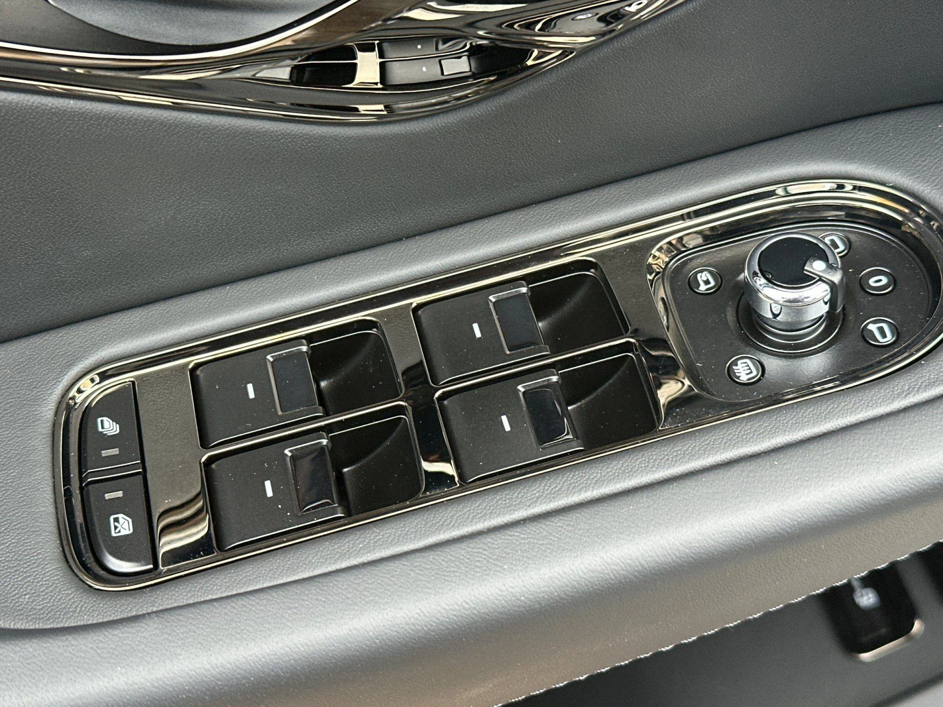 mph014_506616666_New_2026_Bentley_Continental_GTC_1772012893_26db4c1bb5