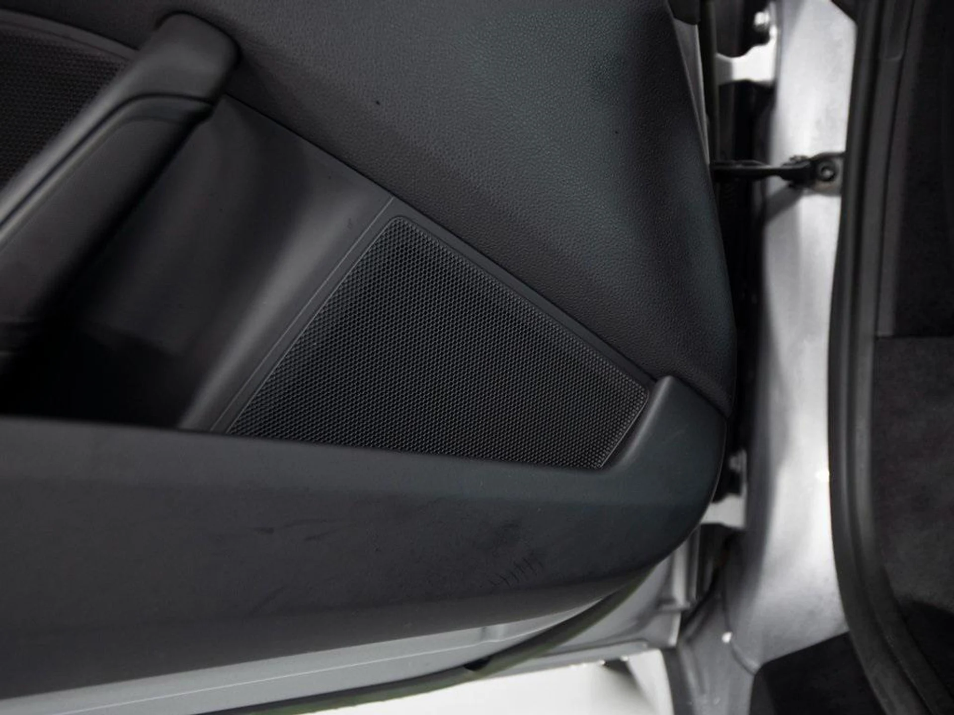 mph014_512549901_gb_RWXZ_2_Ue_Aj0j_LY_1_Moea_W0_W_XU_ef8bfeb6ff