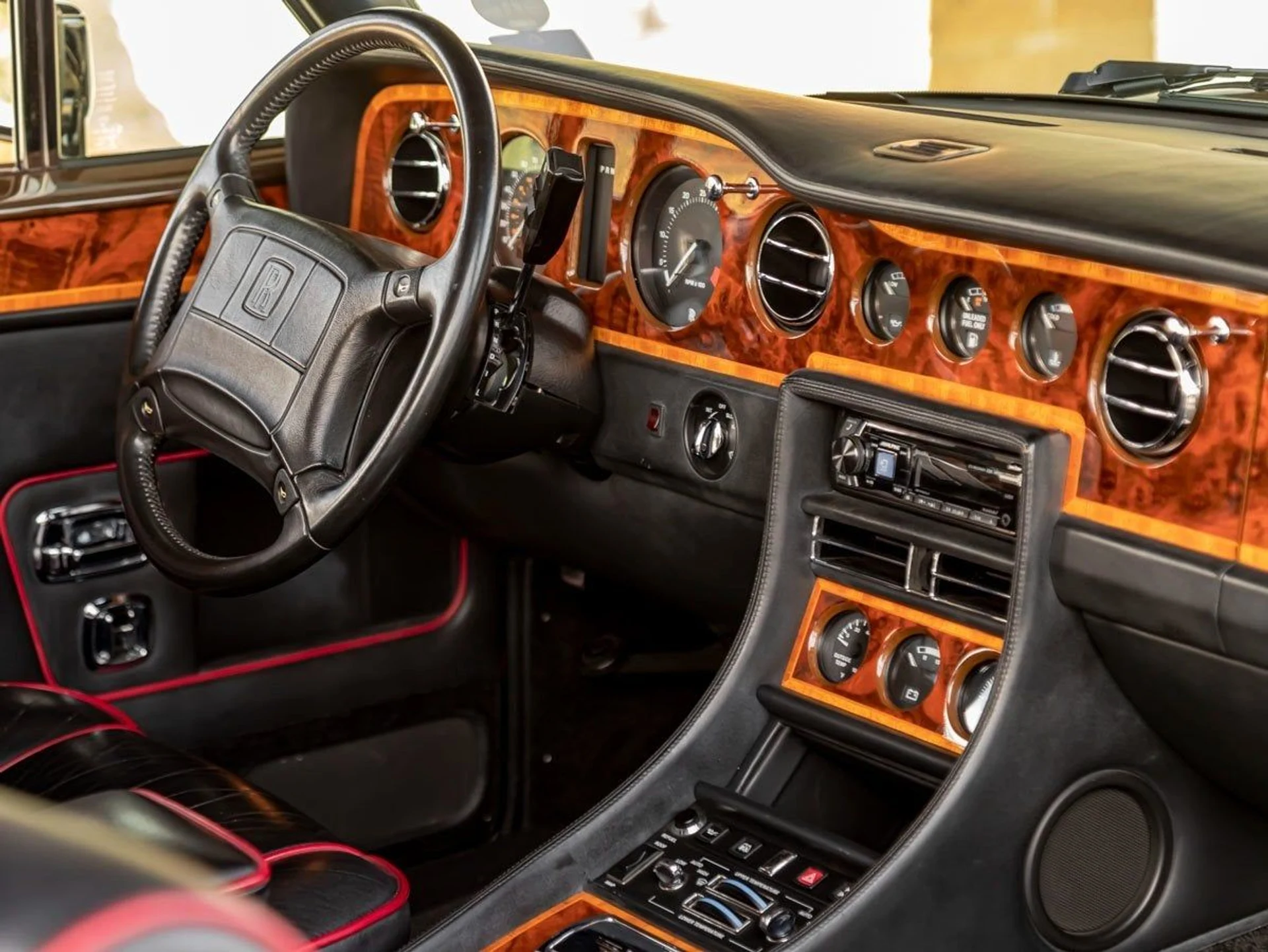 mph014_513764218_15_12d64db37e