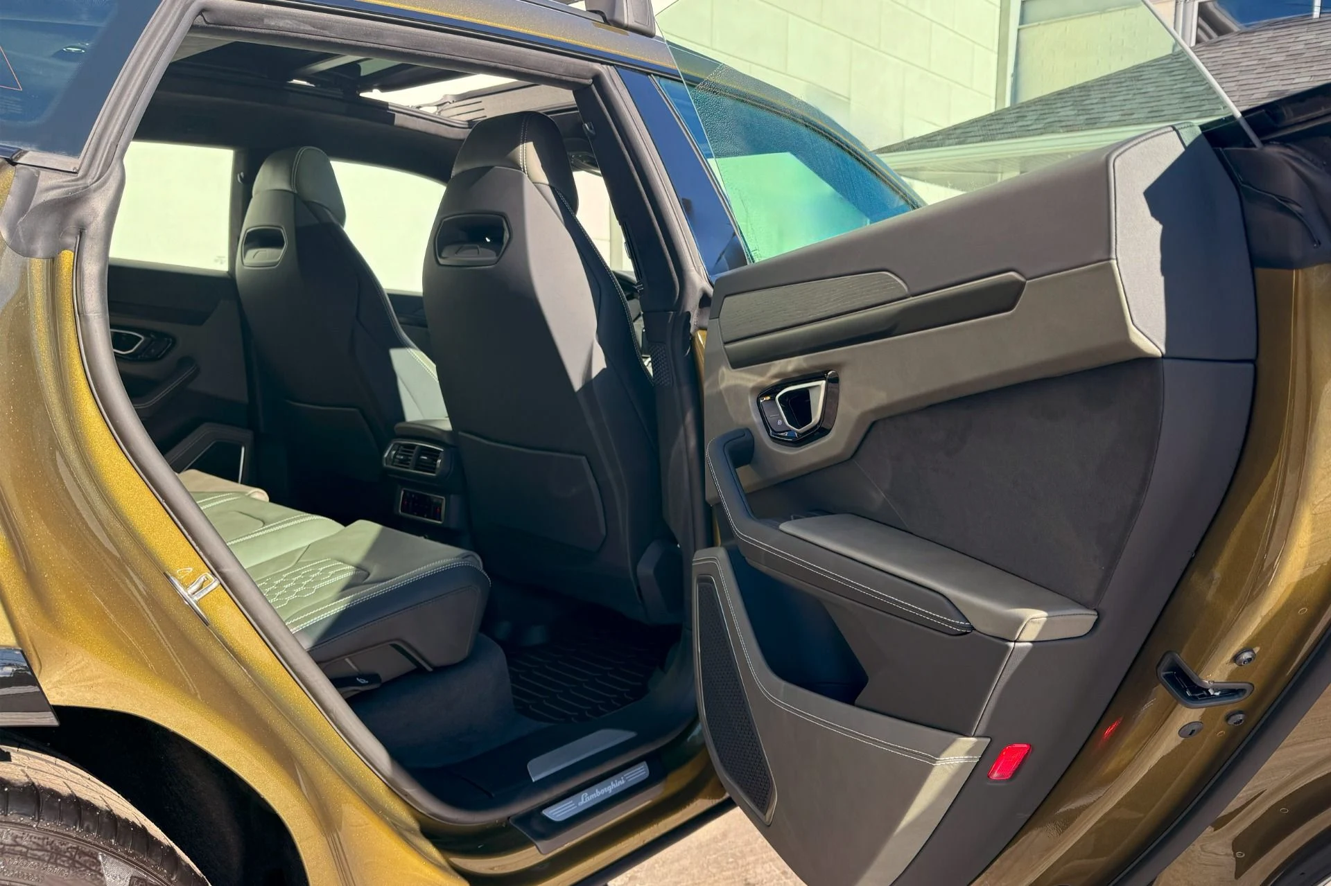 mph014_519535268_Used_2024_Lamborghini_Urus_S_1738172756_0b90da3c1a