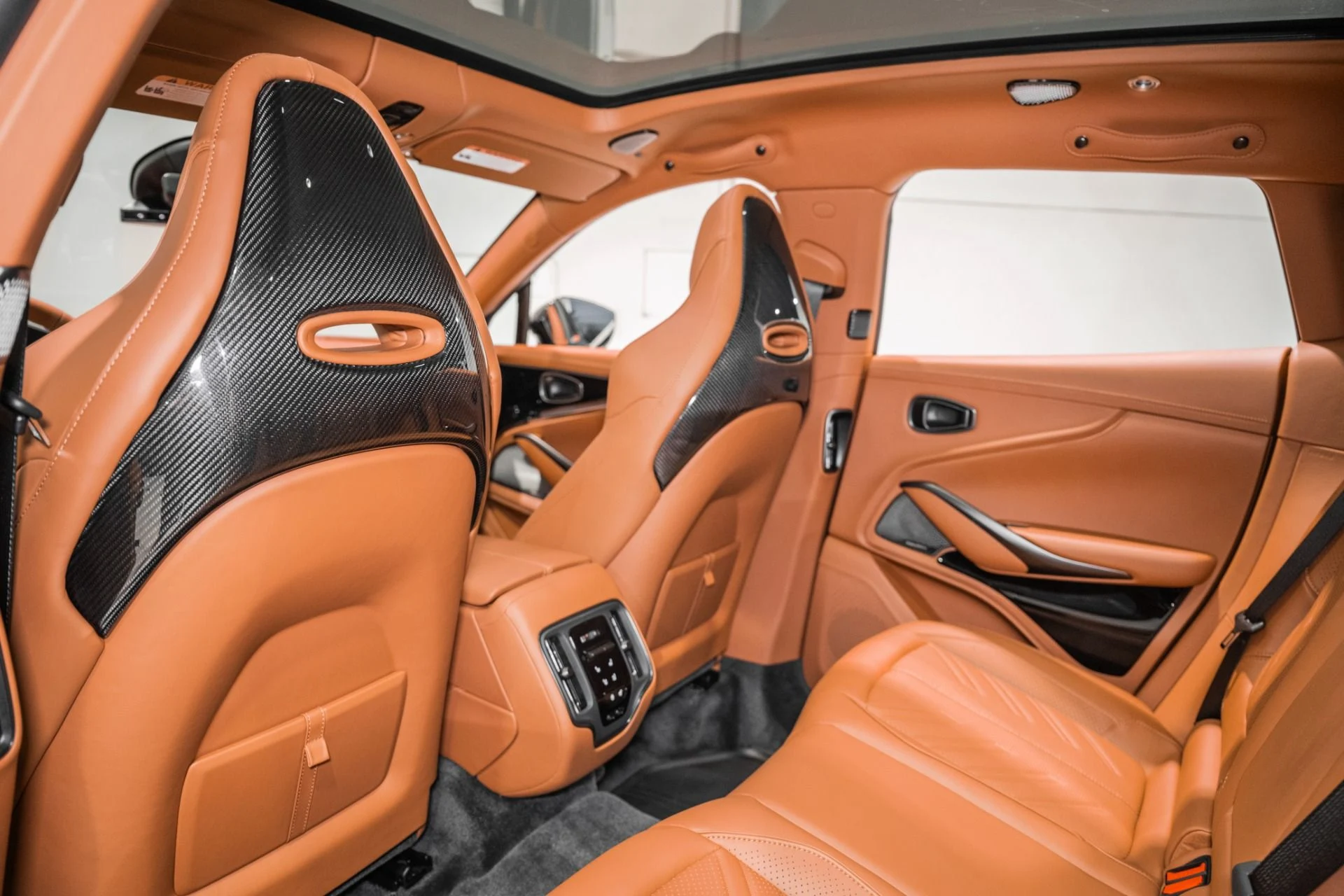 mph014_527287930_New_2026_Aston_Martin_DBX_S_1775443121_20dbb8ce34