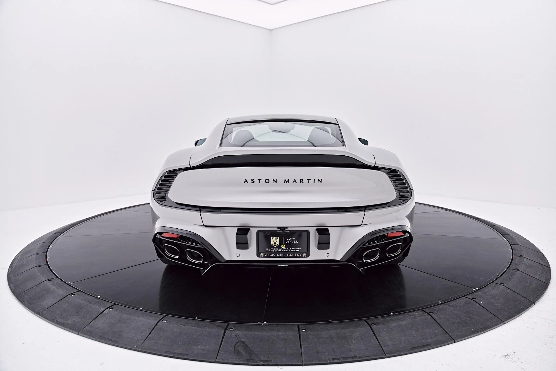 mph014_528410728_Used_2025_Aston_Martin_Vanquish_V12_1786045791_b16573b5e8
