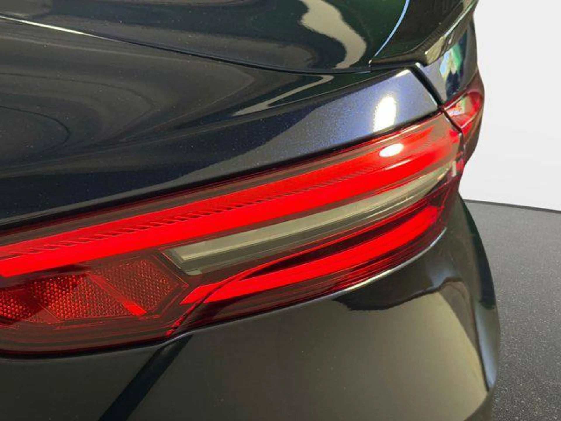 mph014_529353372_qqq_m_VNI_Dpip09_U9qz26sn4_E_Ti_A_f9238ccf37