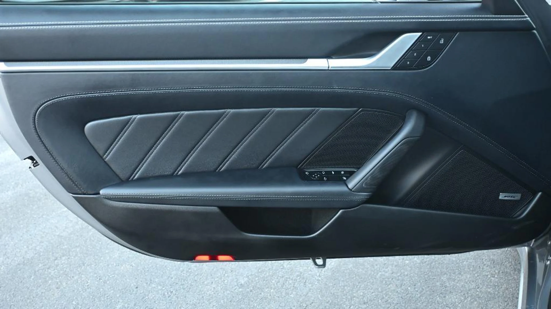 mph014_531656481_eyx_Kpq_Tz61_Lu_Met_MMLJCTSZE_4_A_c71fc7d77f