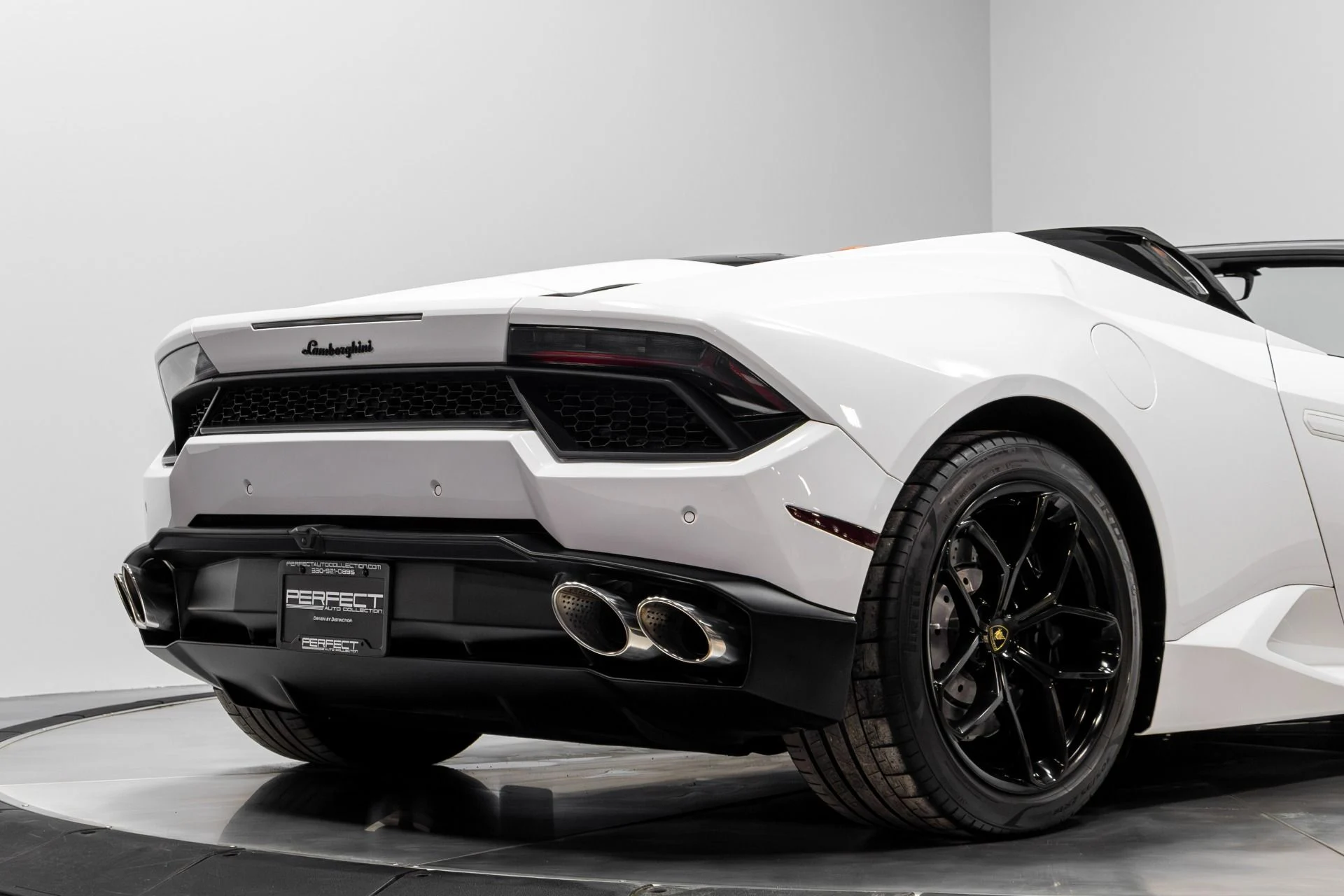 mph014_533425727_Used_2019_Lamborghini_Huracan_LP_580_2_S_1770412340_2241606979